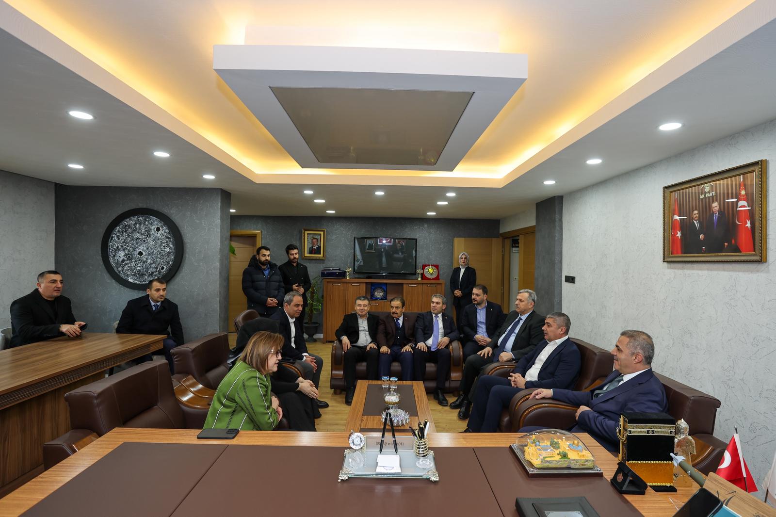 Fatma Şahin’den Ak Parti Batman İl Başkanlığı’na Ziyaret (4)