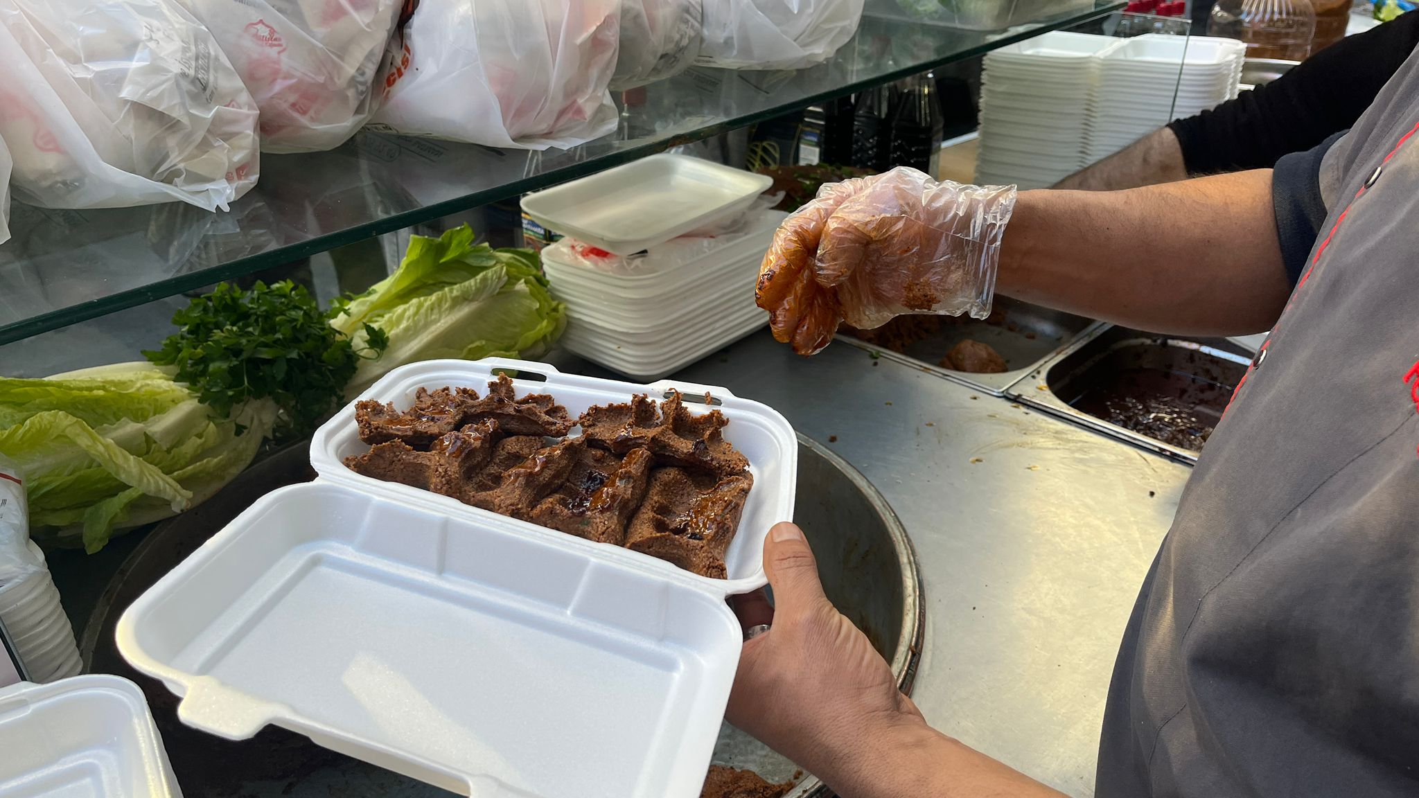 Gülistan Caddesi’nde Ramazan Yoğunluğu Çiğ Köfteye Büyük İlgi (6)