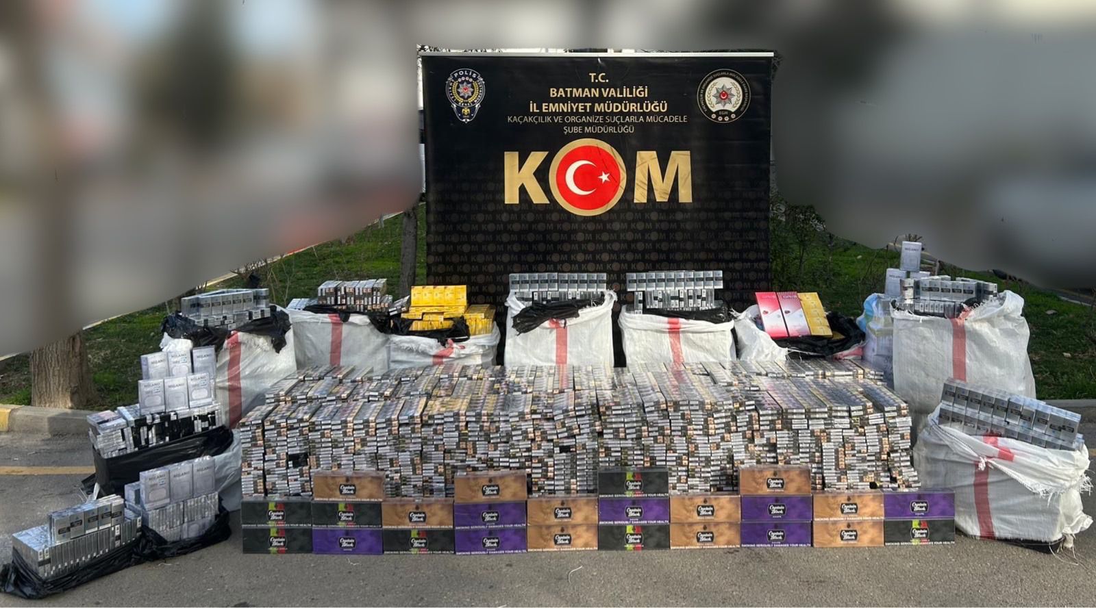 Kamyonette 28 Bin 360 Paket Kaçak Sigara Ele Geçirildi (2)