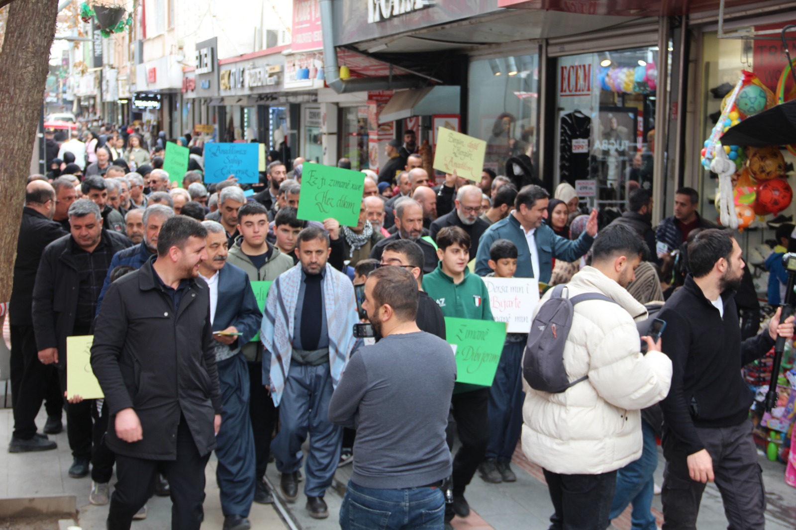 Kürtçe Seçmeli Ders İçin Kitlesel Yürüyüş (8)