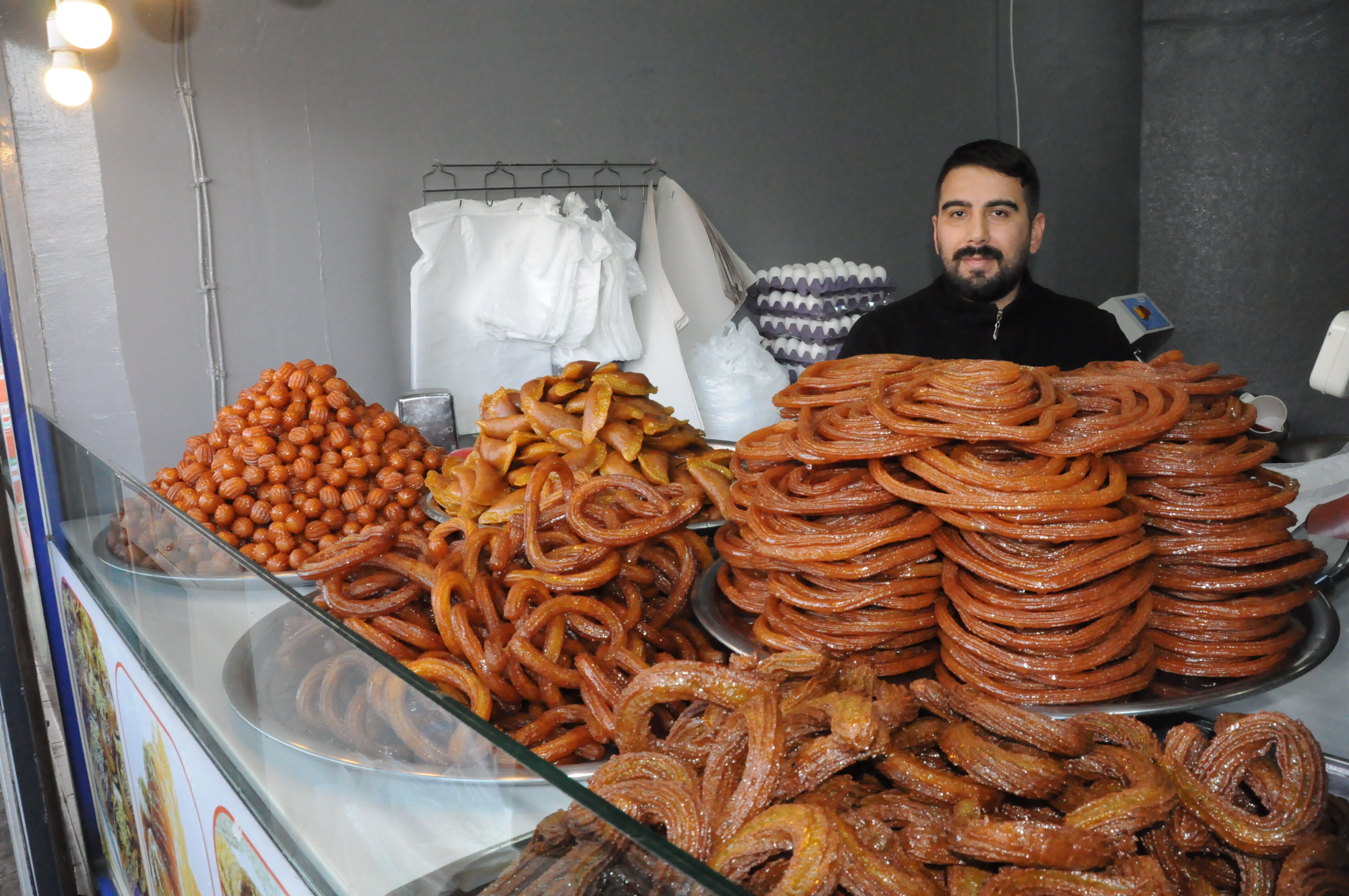 Ramazan Ayının Bereketi Esnafın Yüzünü Güldürdü (2)