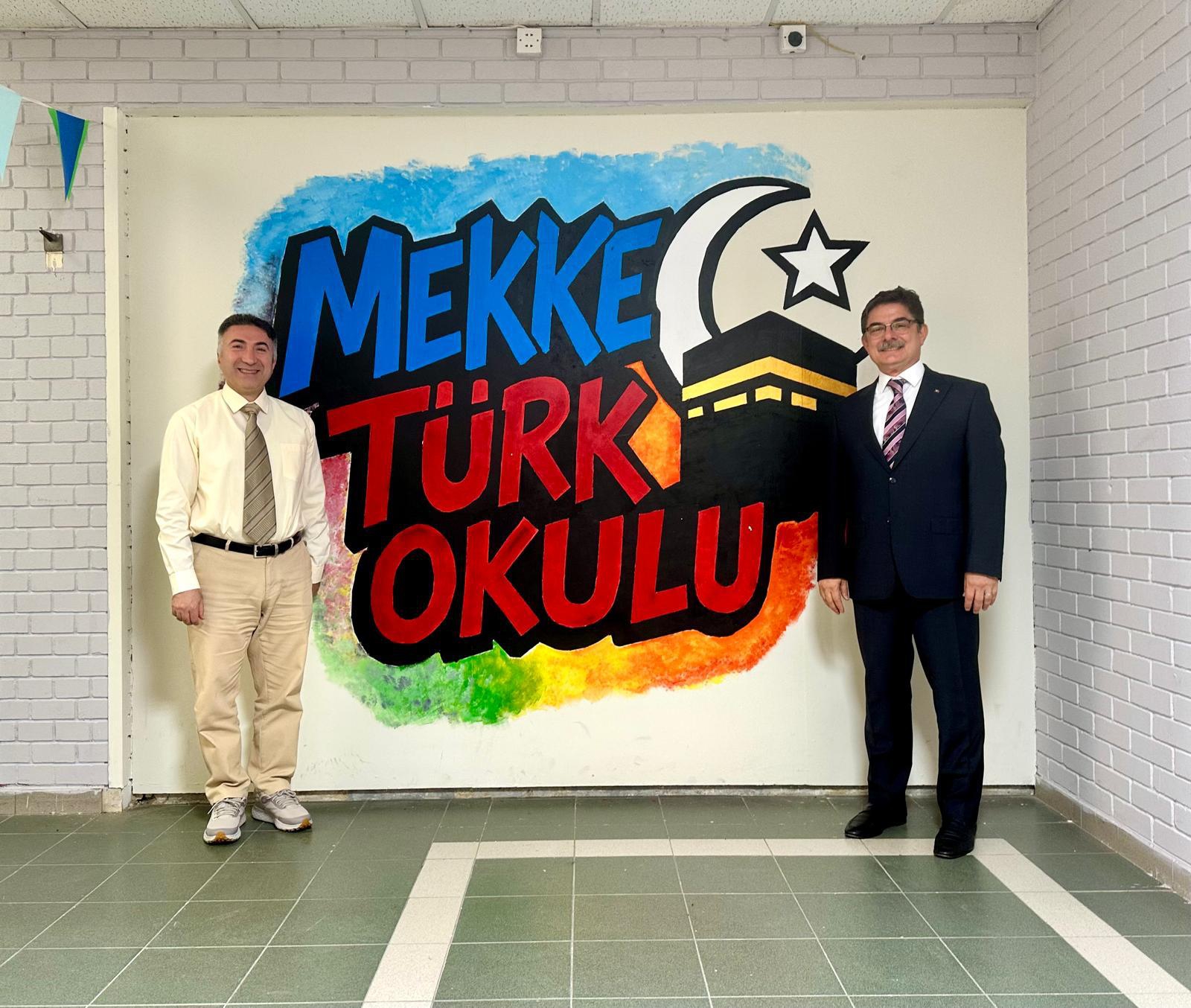 Rektör Demir, Mekke’de Öğrencilerle Buluştu (1)
