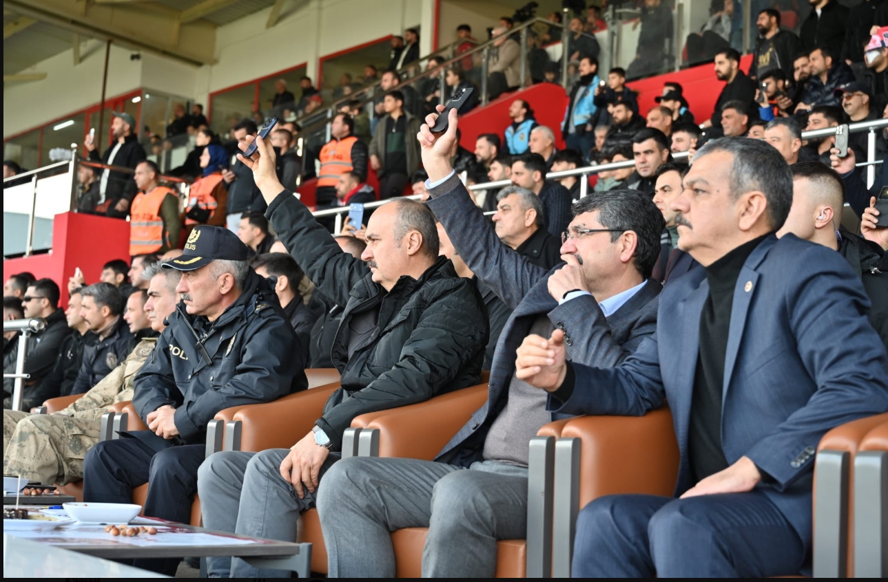 Vali Canalp’ten Petrolspor’a Tebrik ve Sağduyu Çağrısı