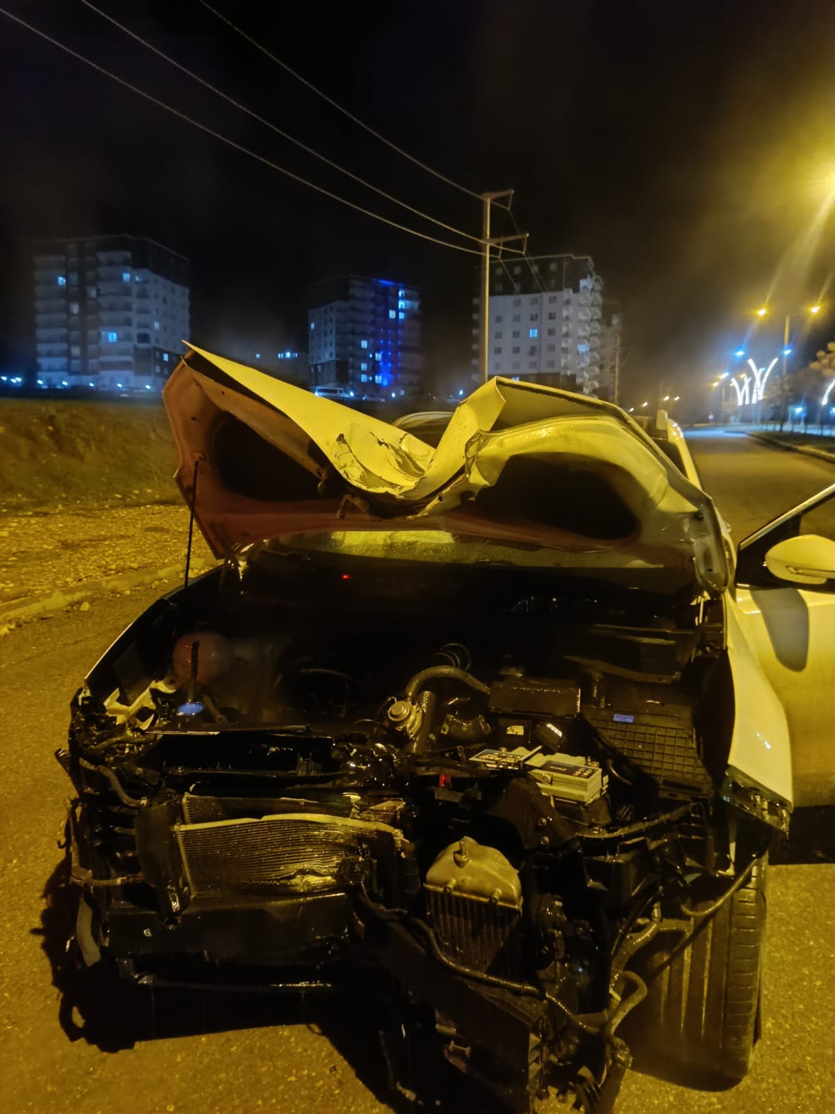 Yenişehir Mahallesi’nde Kontrolden Çıkan Otomobil Kaza Yaptı (1)