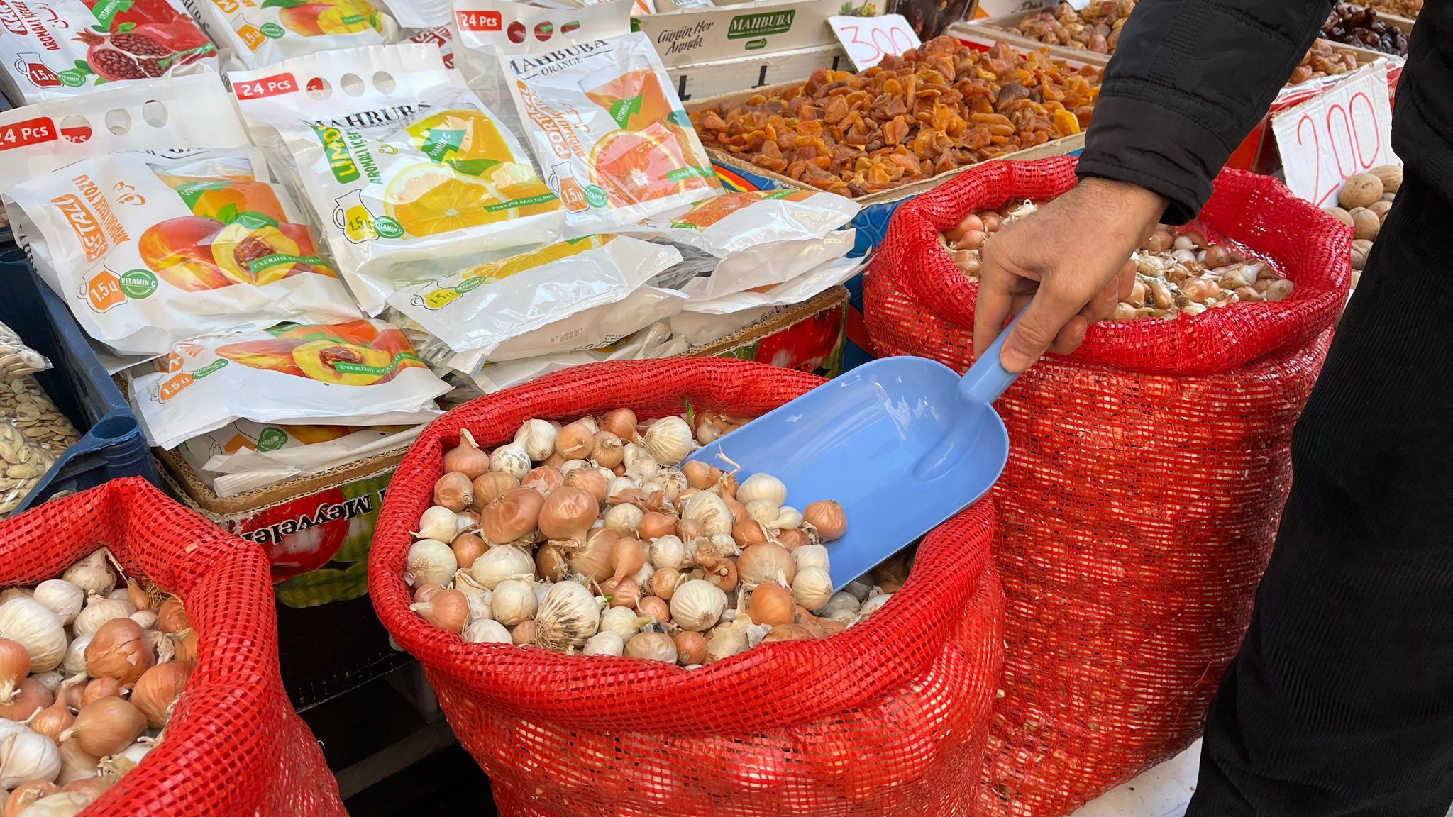 Alo Tevşo Pazarı’nda Bahar Mesaisi Kıska Soğan Tezgahları Süsledi (6)