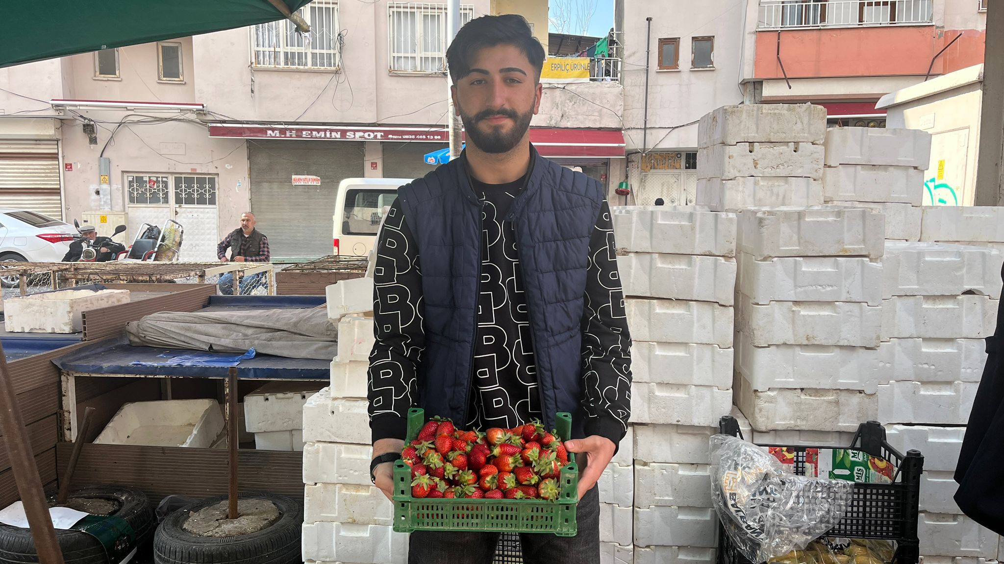 Alo Tevşo’da Sason Çileği Tezgahları Süsledi (1)