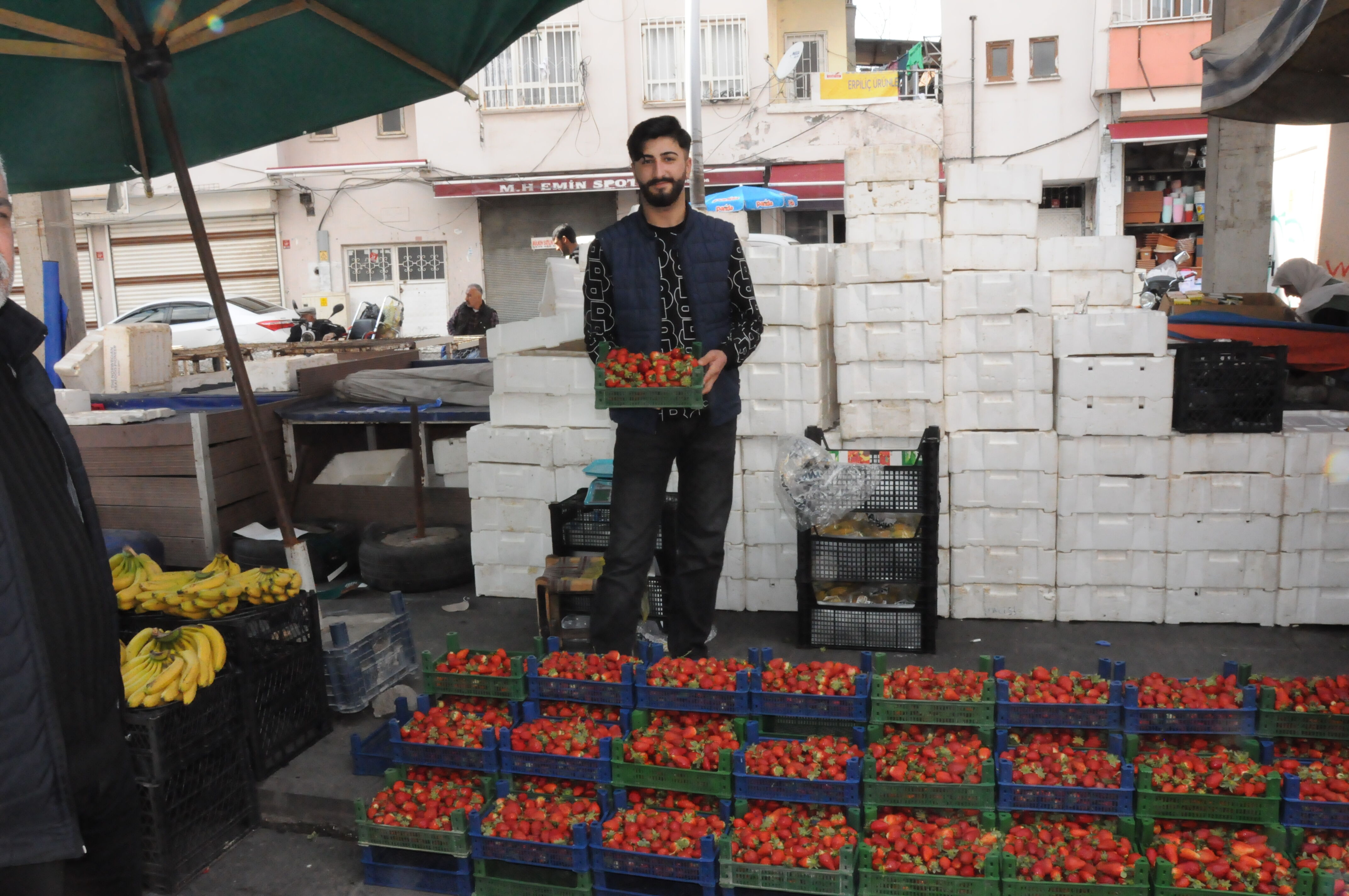 Alo Tevşo’da Sason Çileği Tezgahları Süsledi (7)