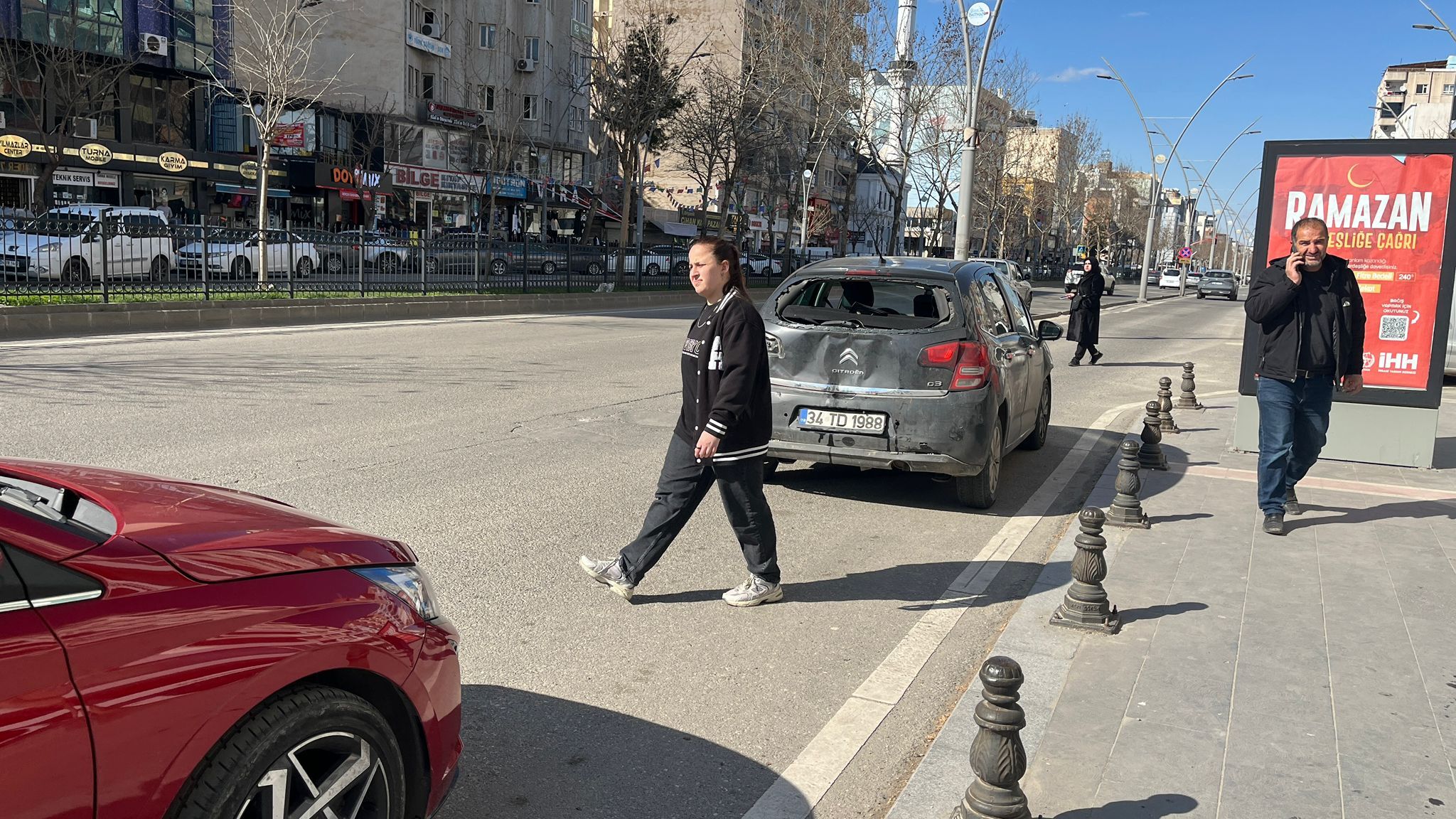 Atatürk Bulvarı’nda Zincirleme Kaza 3 Araç Birbirine Girdi