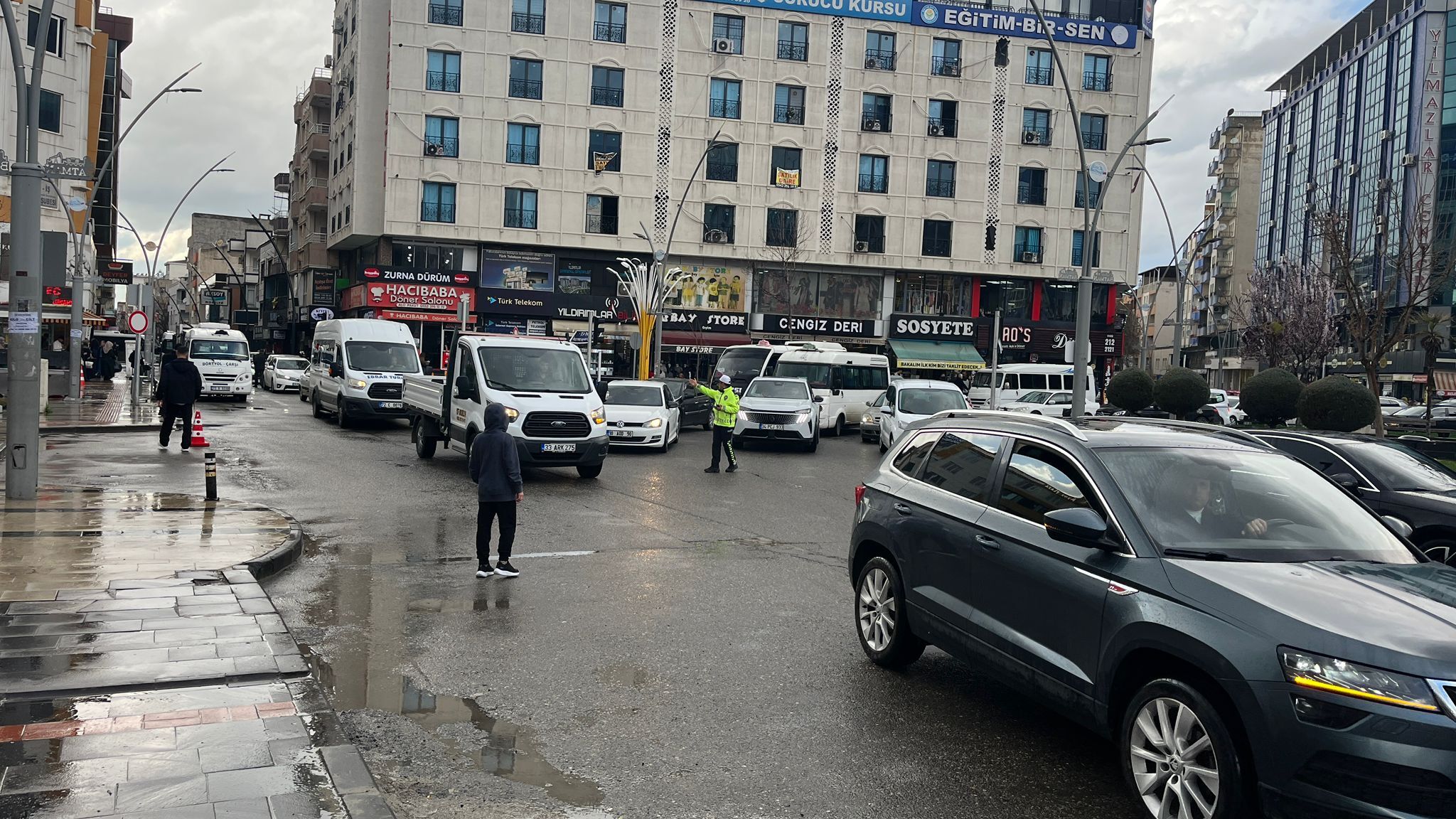 Basın Kavşağı'nda Trafik Akışı Polis Kontrolüyle Sağlandı (4)