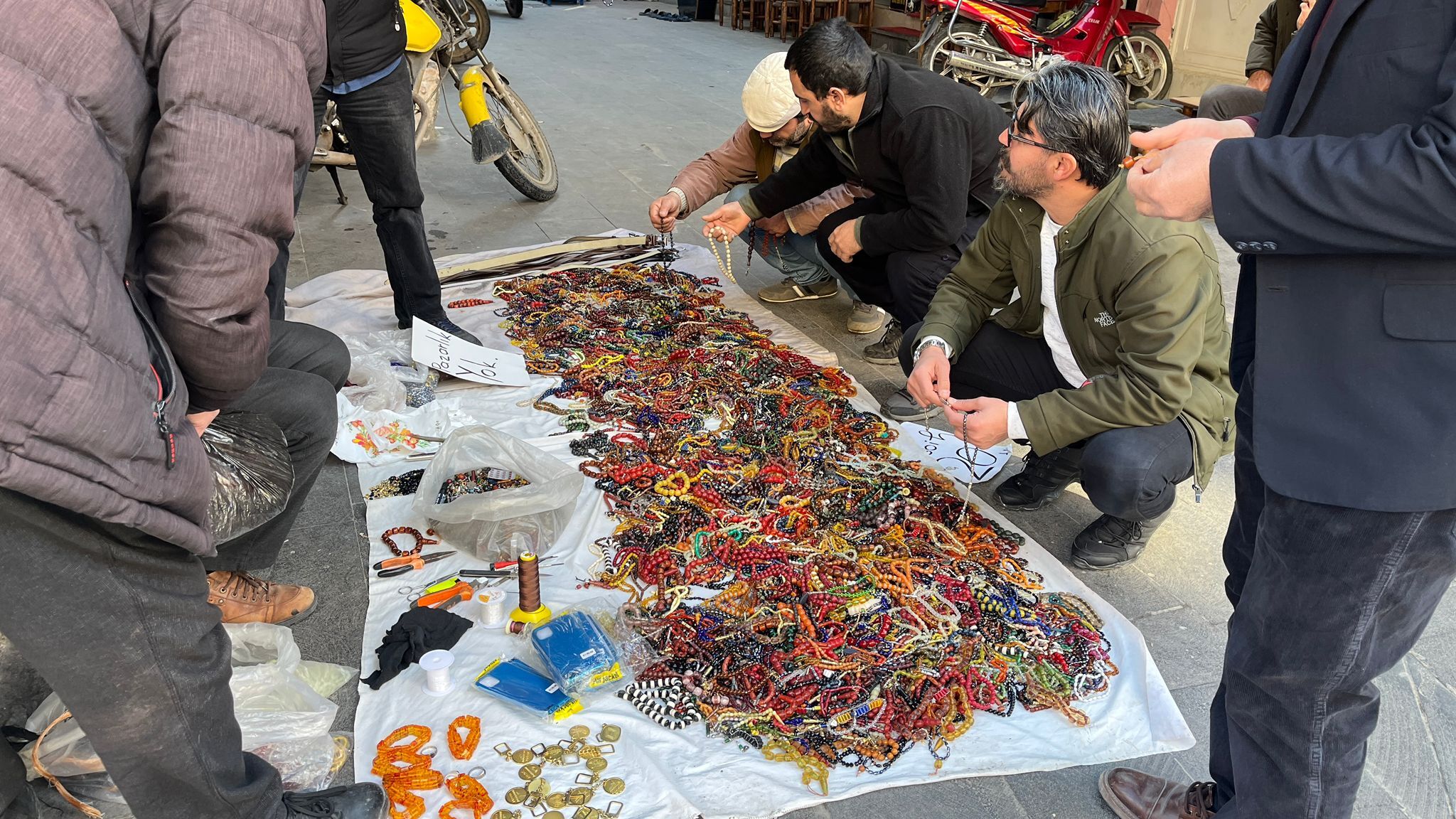 Batman Sokaklarında Renkli Mesai Tespihler 20 Tl! (3)