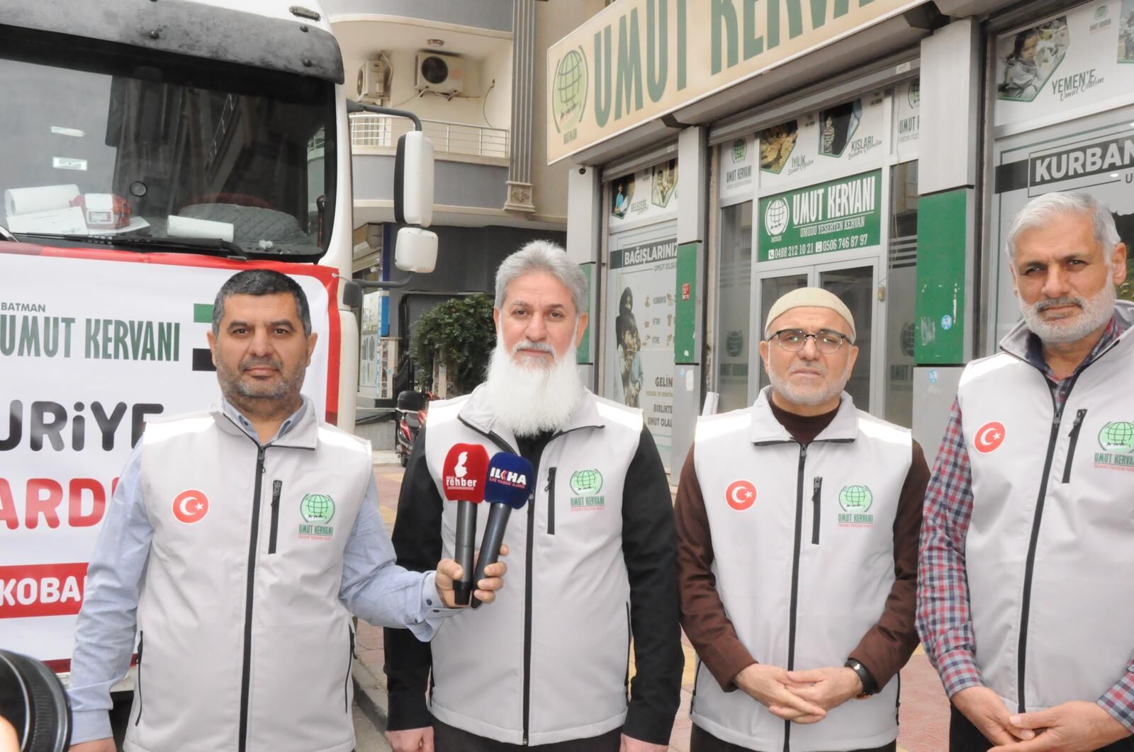 Batman Umut Kervanı’ndan Suriye'ye Yardım Tırı Dualarla Yola Çıktı! (1)-1