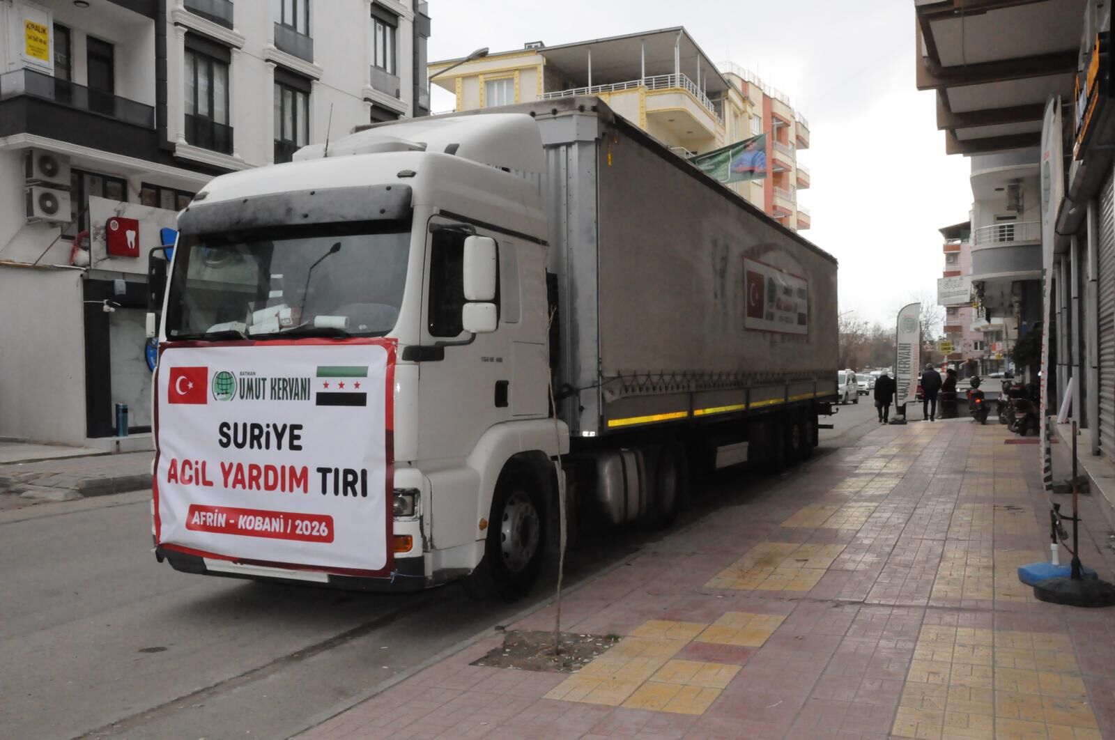 Batman Umut Kervanı’ndan Suriye'ye Yardım Tırı Dualarla Yola Çıktı! (3)