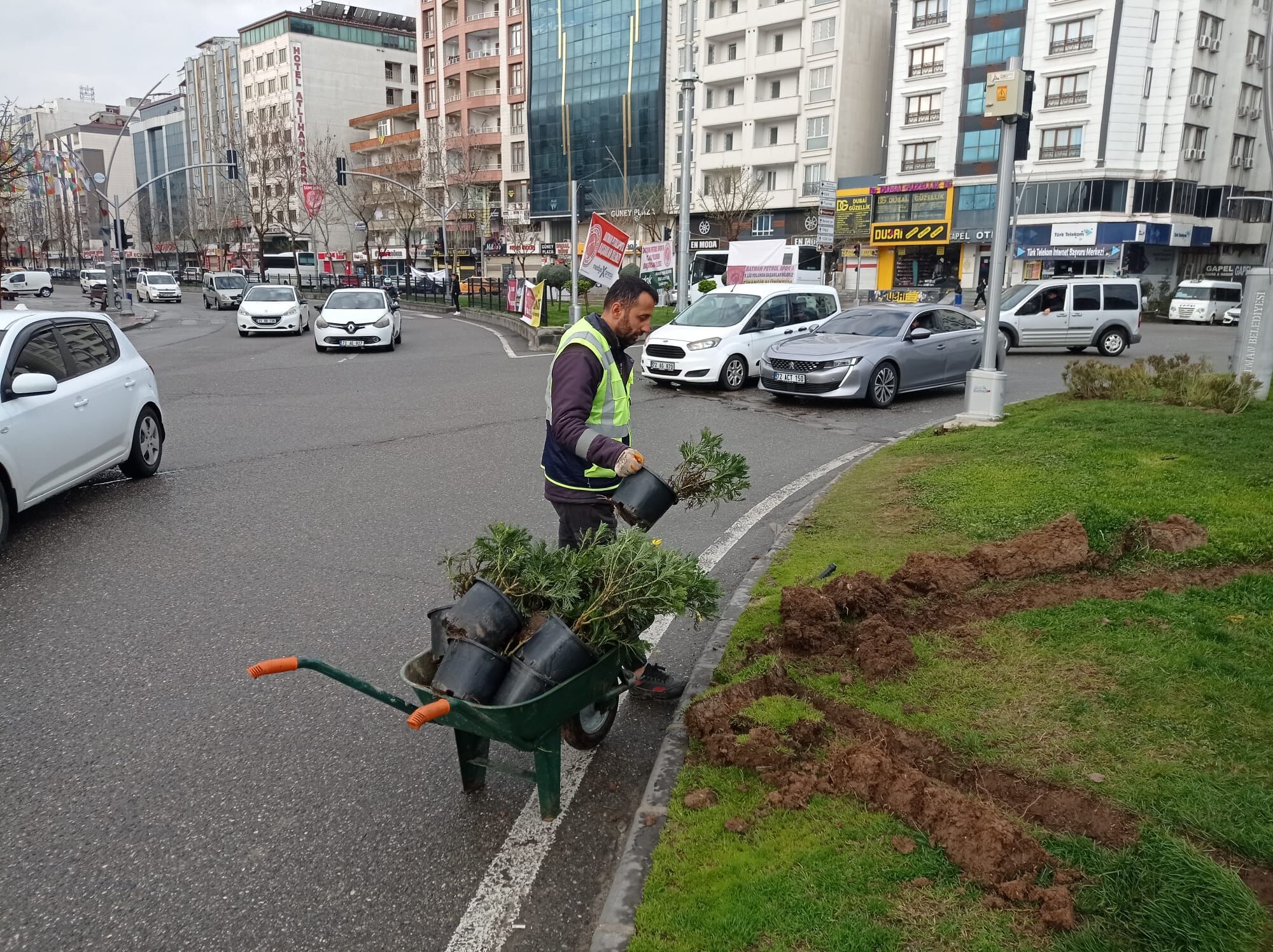 Batman’da Bahar Dönemi Peyzaj Çalışmaları Başladı (1)