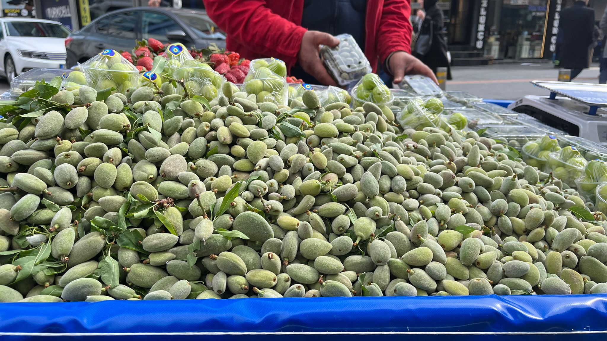 Batman’da Çağla Mevsimi Başladı Kilosu 300 Liradan Satışa Sunuluyor (1)