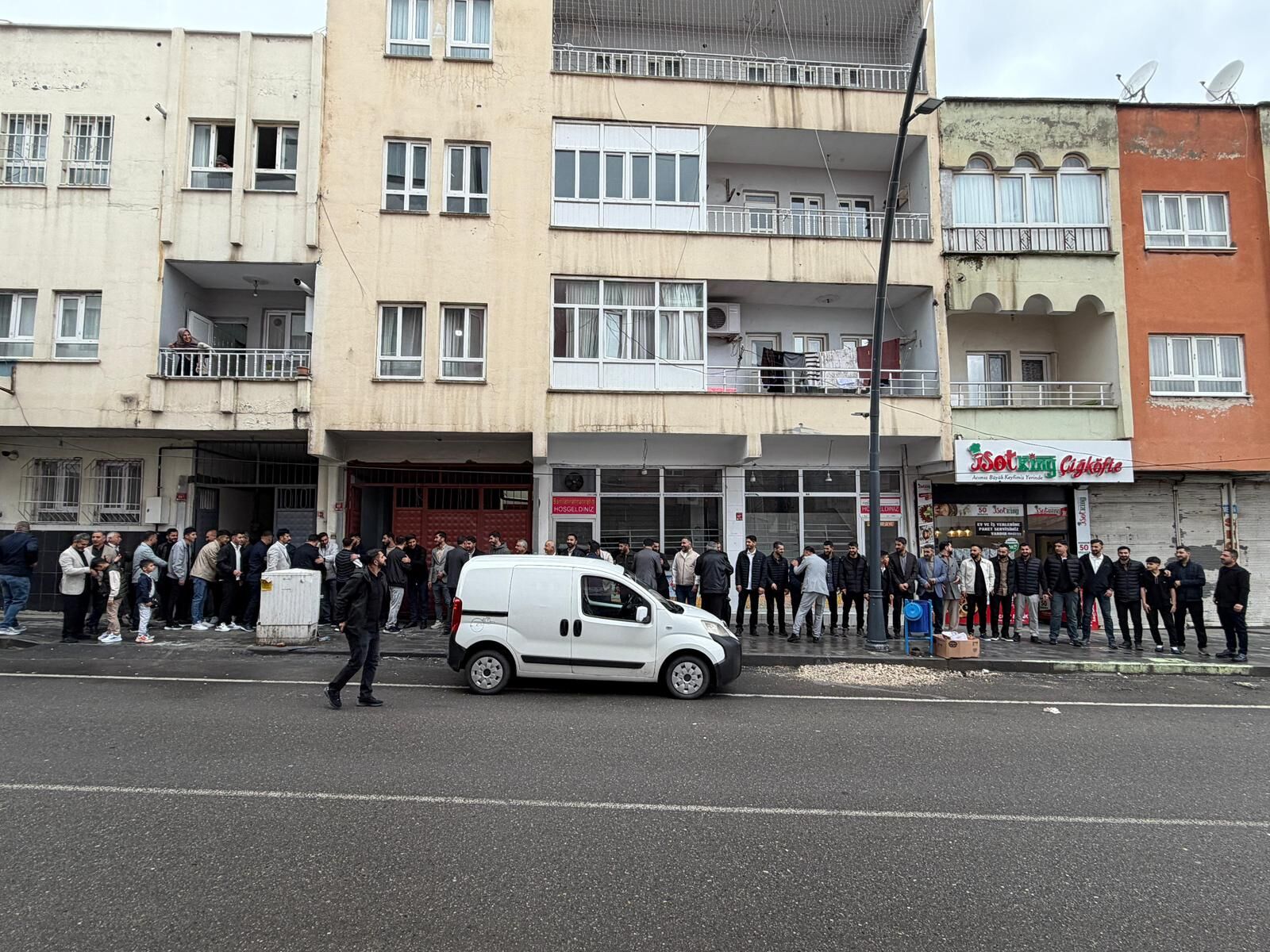 Batman’da Rüzgar Ailesinden Örnek Bayramlaşma Tablosu (1)