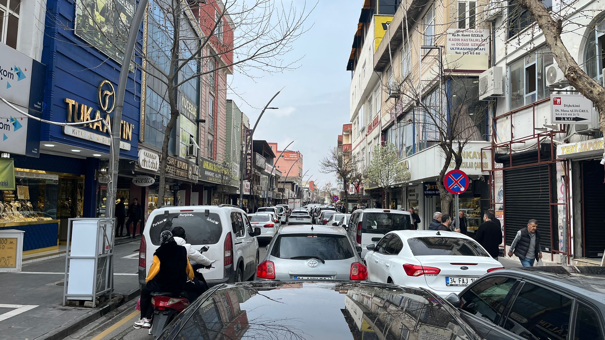 Batman’da Yetersiz Otopark Sorunu Esnafı Da Müşteriyi De Mağdur Ediyor (4)