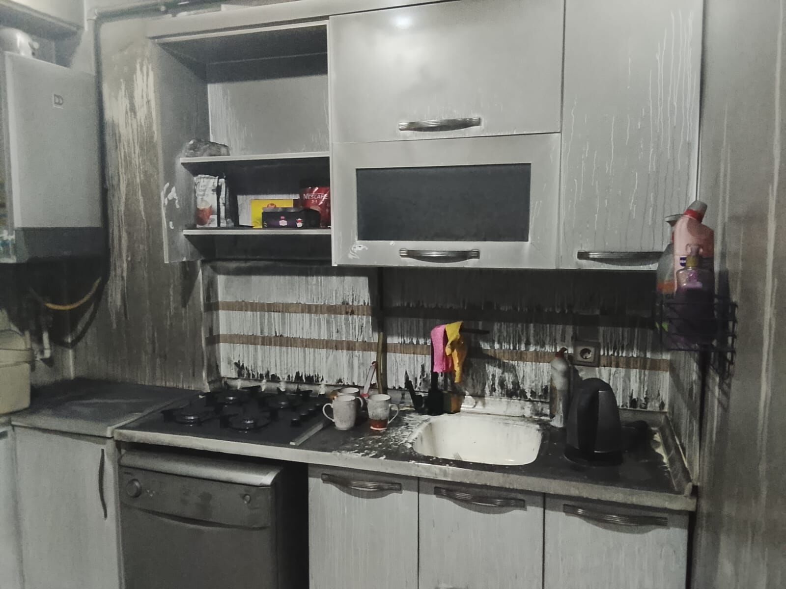 Çıkan Yangında Daire Kullanılamaz Hale Geldi (1)