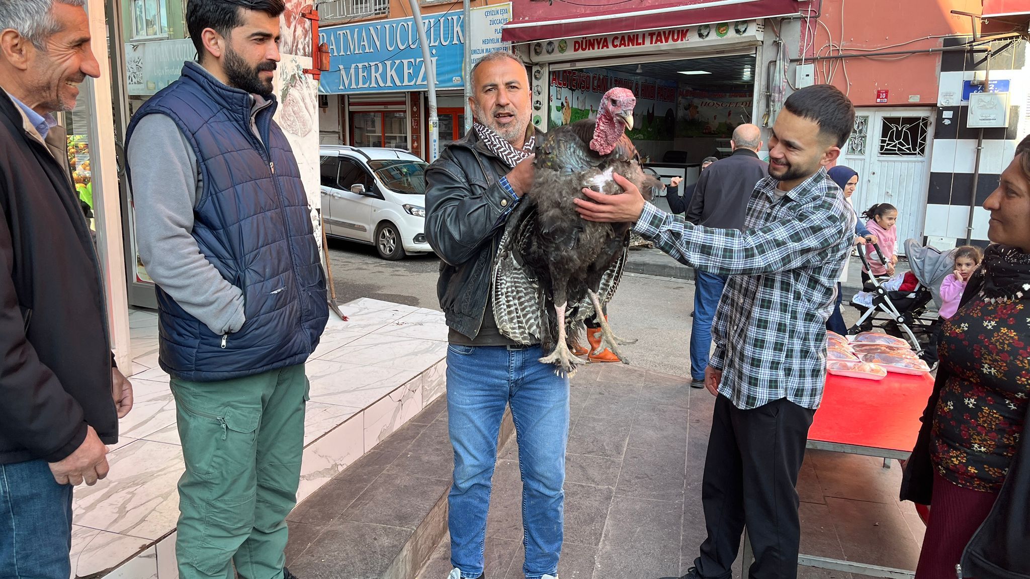 Dev Hindi Alo Tevşo Pazarı’nda Alıcısını Bekliyor (2)