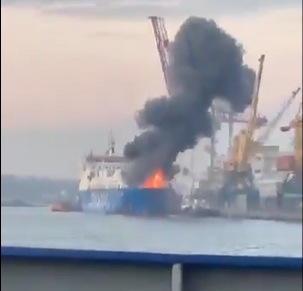 İstanbul Boğazı Açıklarında Tankere Saldırı Altura İsimli Gemi Vuruldu-2