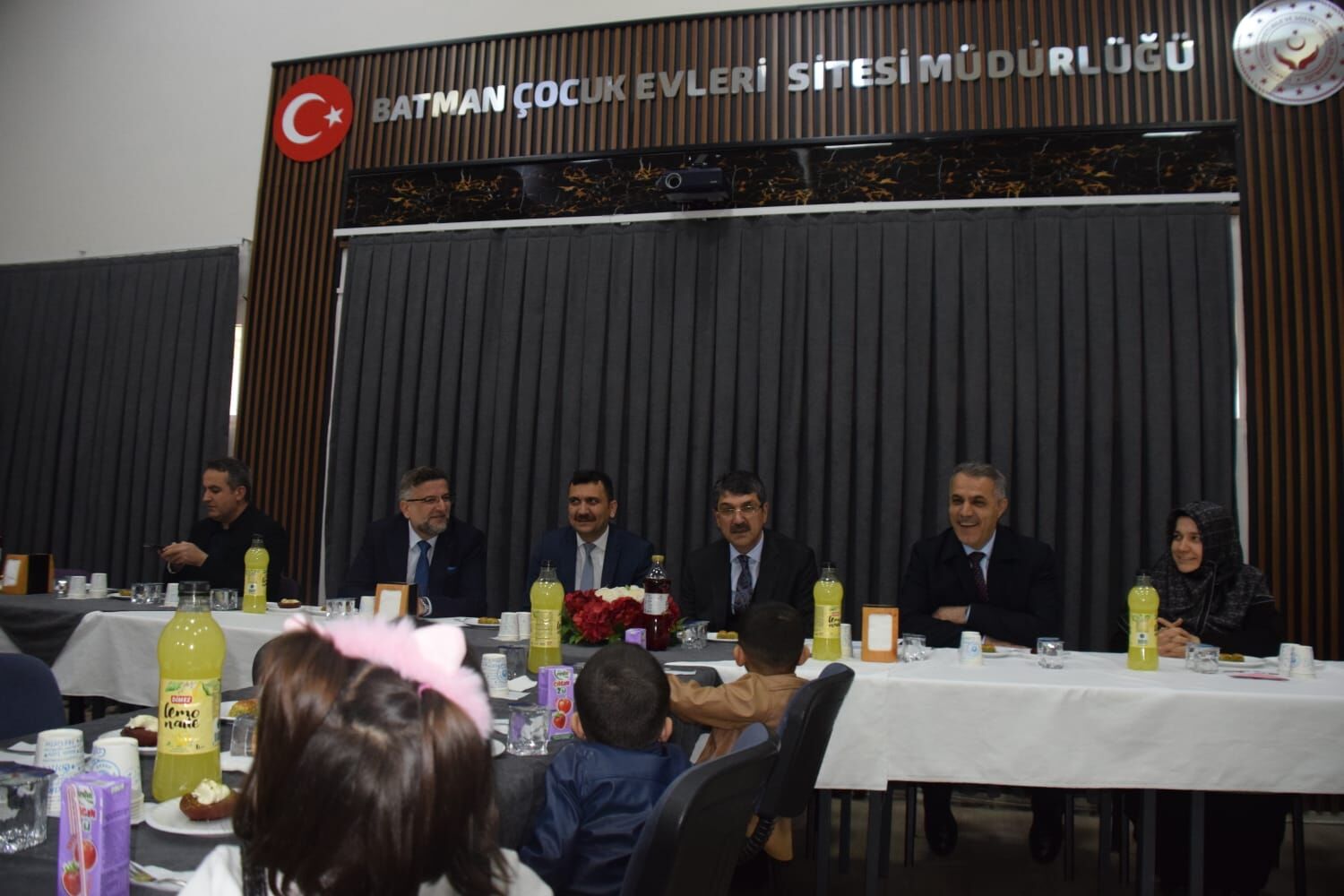 Milletvekili Nasıroğlu Ve Başkan Şansi Çocuk Evleri Sitesi'ne Bayram Ziyareti