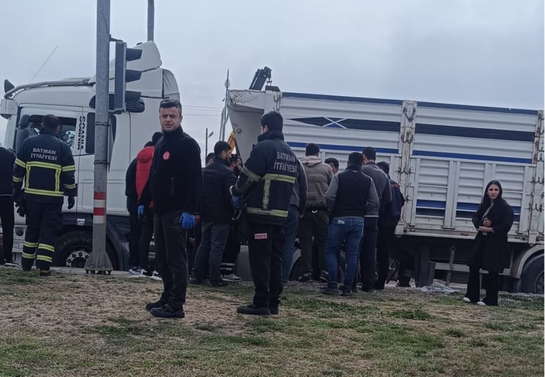 Osb Yolunda Kamyon Çarptı 64 Yaşındaki Kadın Ağır Yaralı (2)