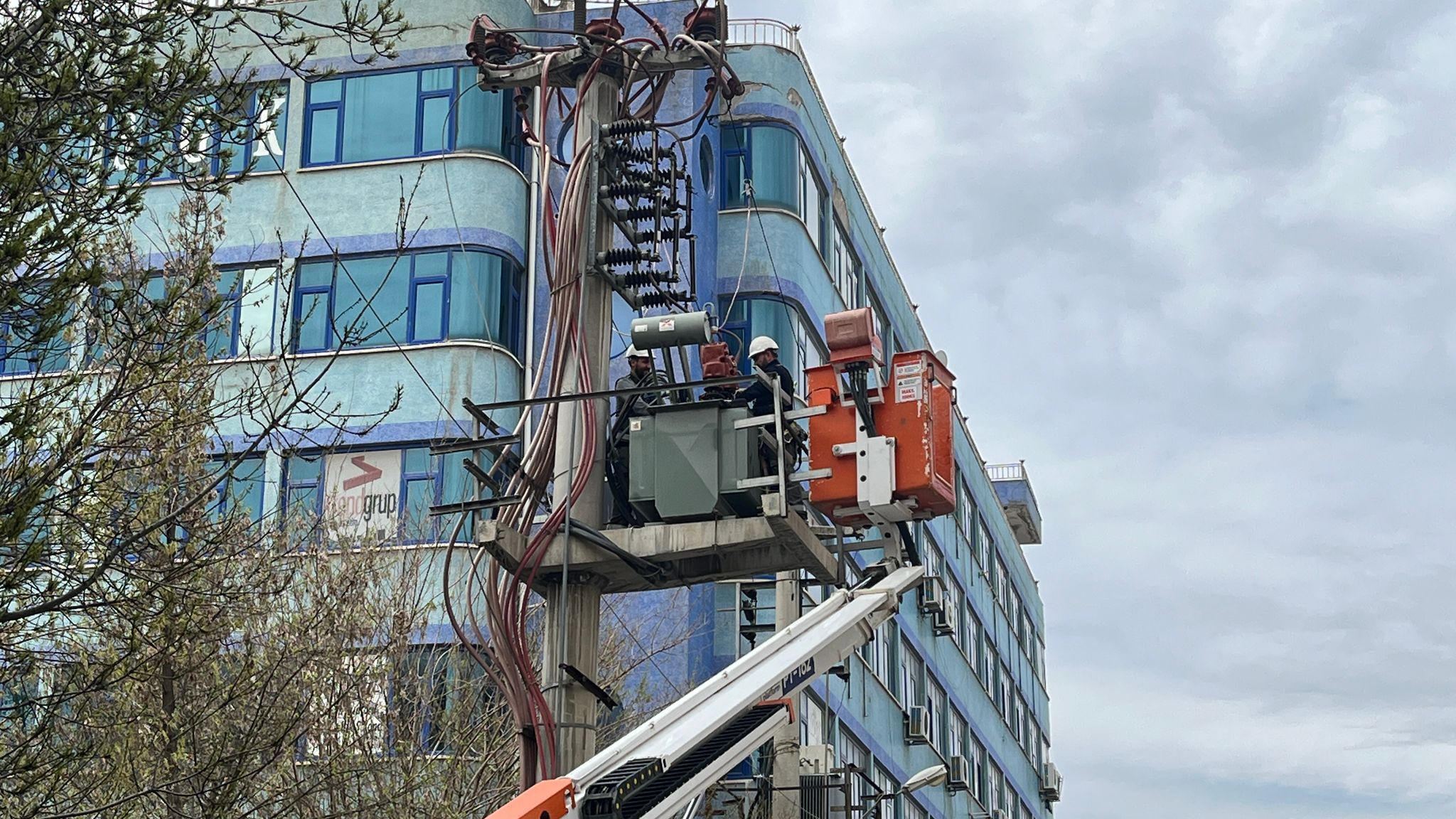 Raman Mahallesi’nde Elektrik Şebekesinde Bakım Ve Onarım Çalışması (1)
