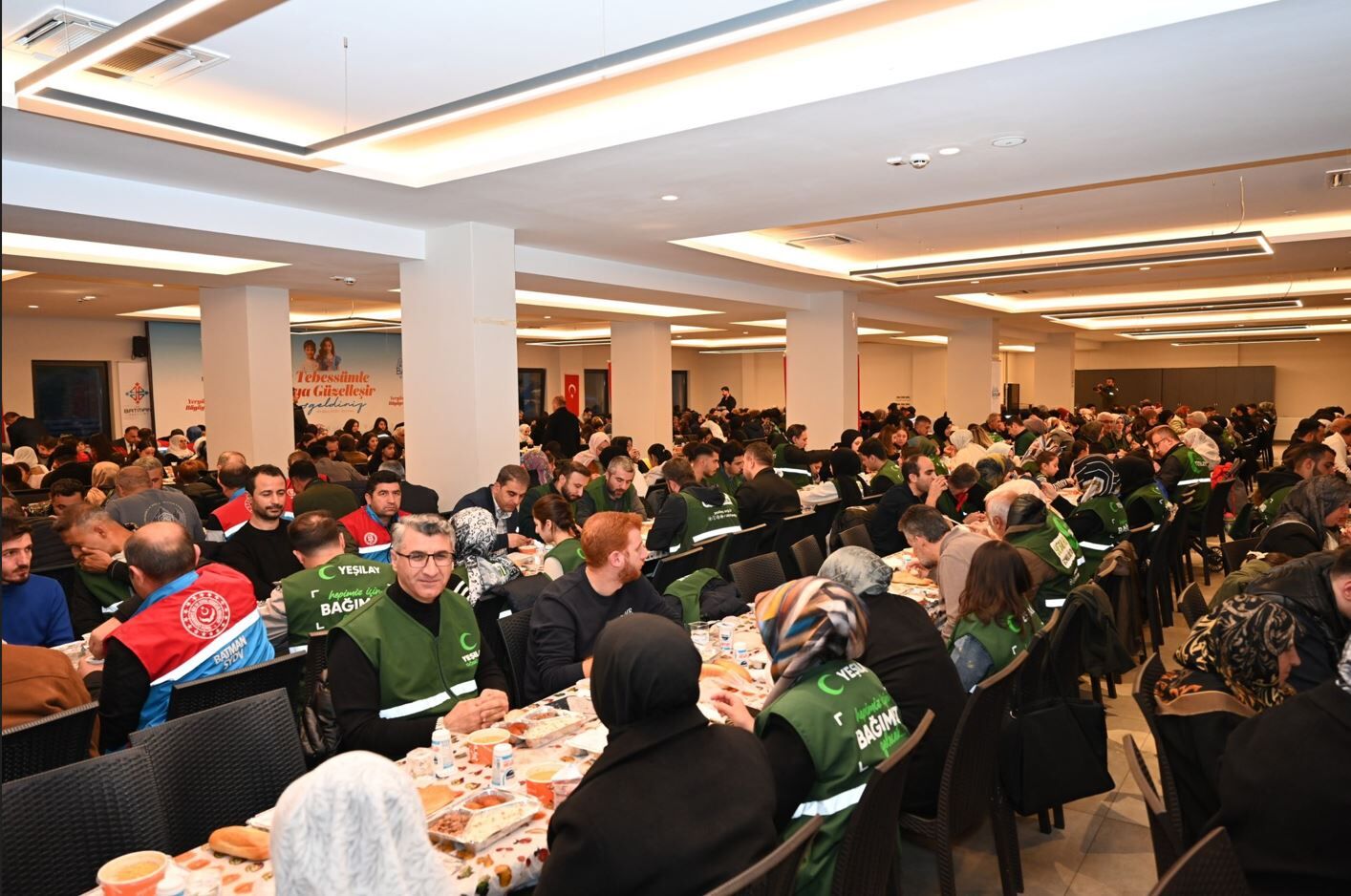 Vali Canalp Yetim Çocuklarla İftar Sofrasında Buluştu (2)