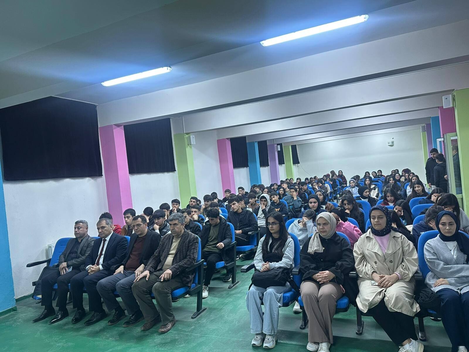 Yazar Ramazan Kayan Öğrenci̇lerle Buluştu (2)