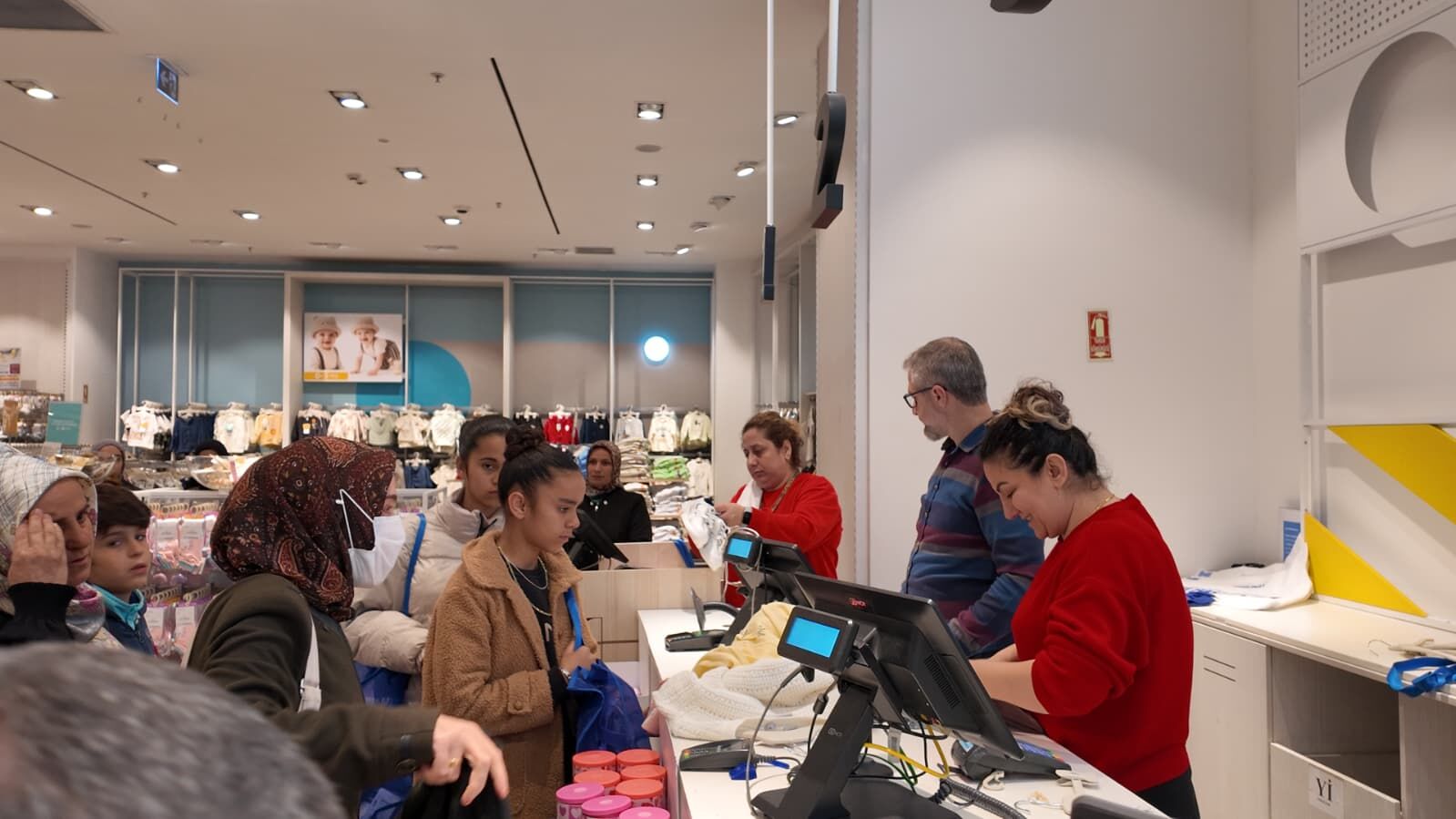 Yetimler Vakfından Bayram Yardımı (2)-1