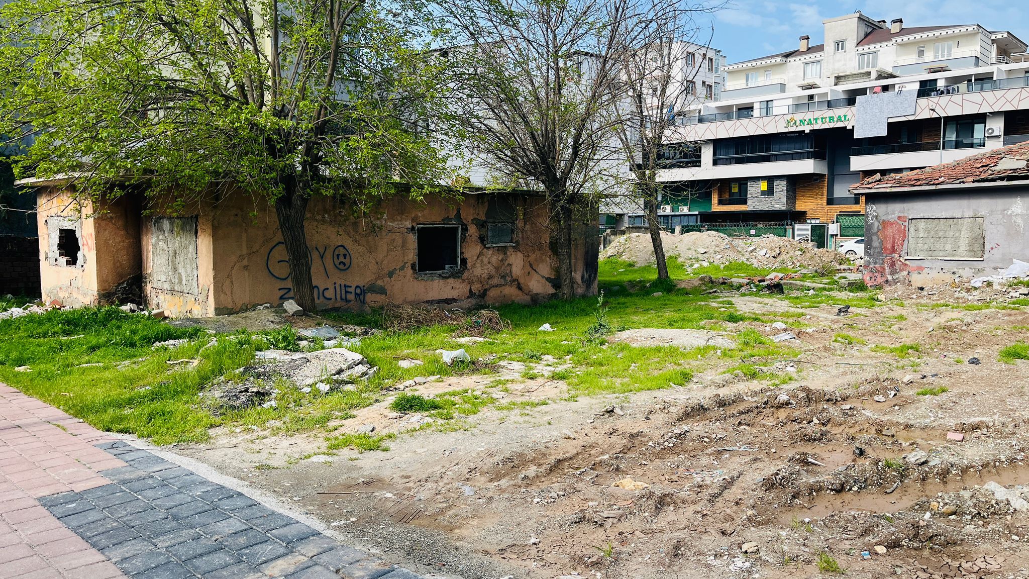 Bahçelievler'de Metruk Evler Mahalleliyi Tedirgin Ediyor (5)