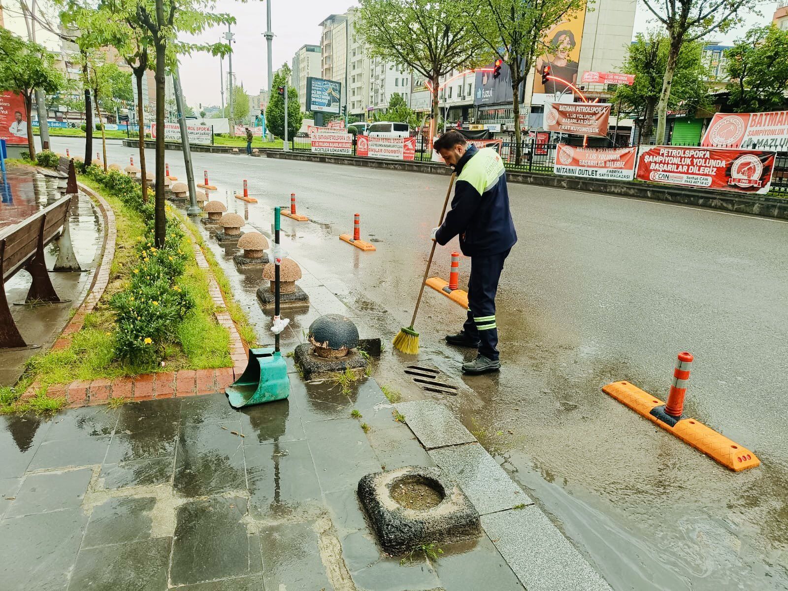 Batman Belediyesi Sağanak Yağışa Karşı Sahada (2)