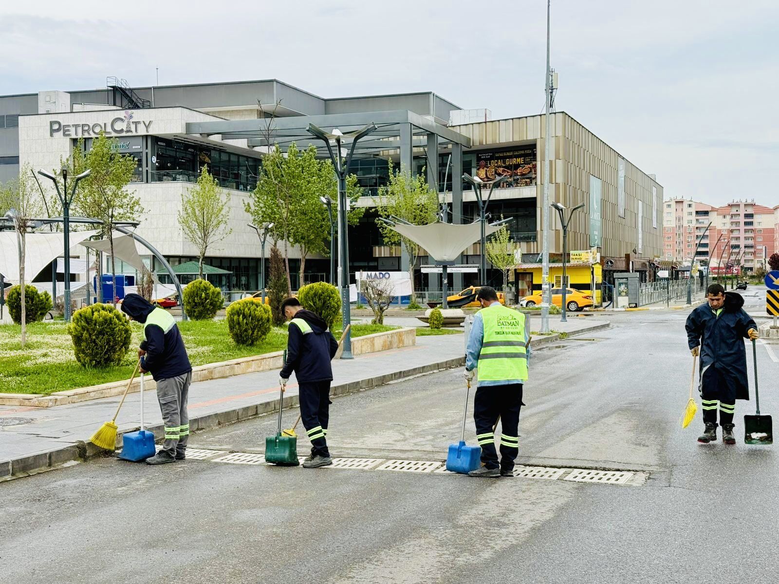 Batman Belediyesi Sağanak Yağışa Karşı Sahada (4)