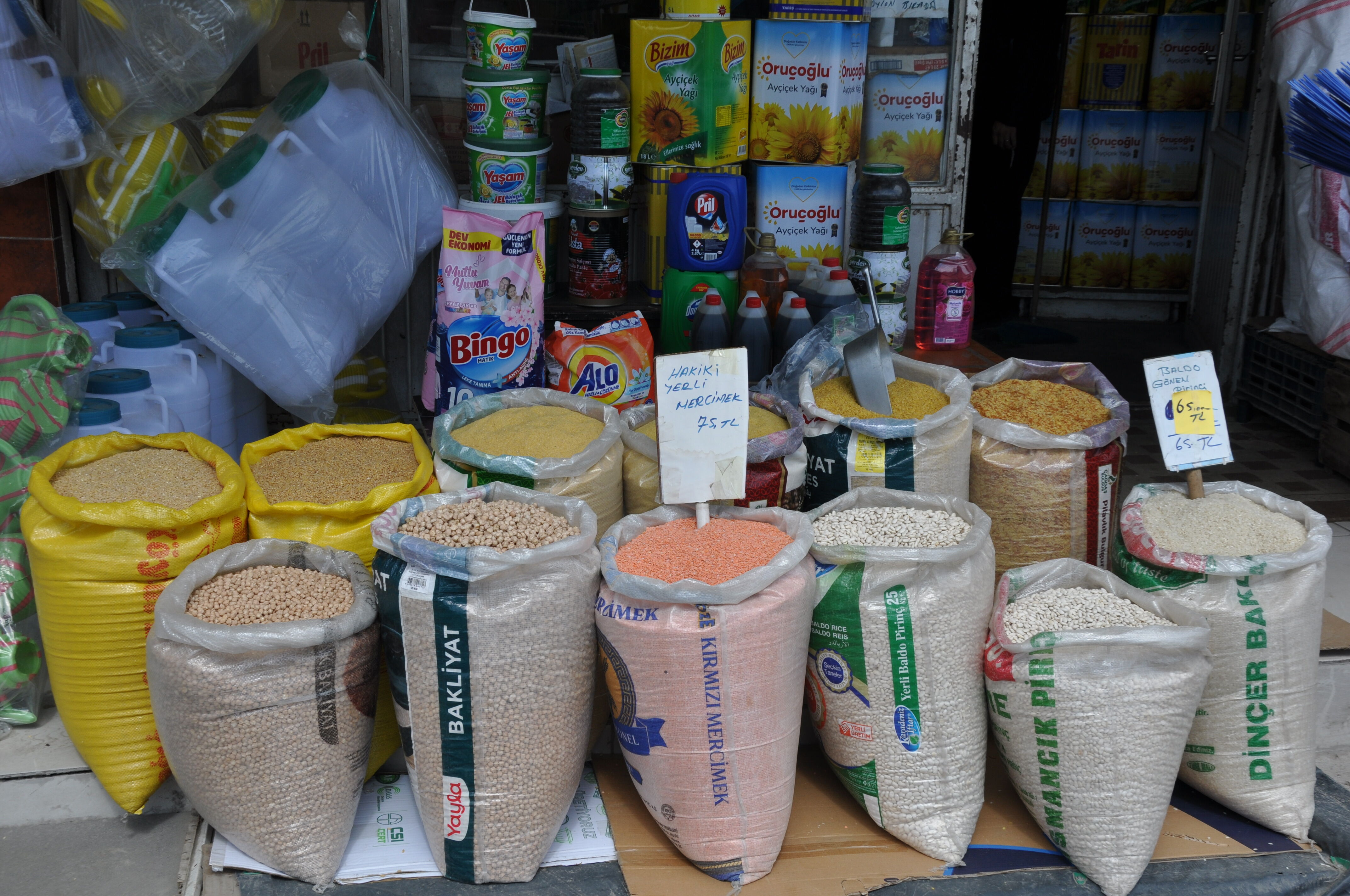 Batman Esnafı Zincir Marketlere Karşı Veresiye Defteri İle Direniyor