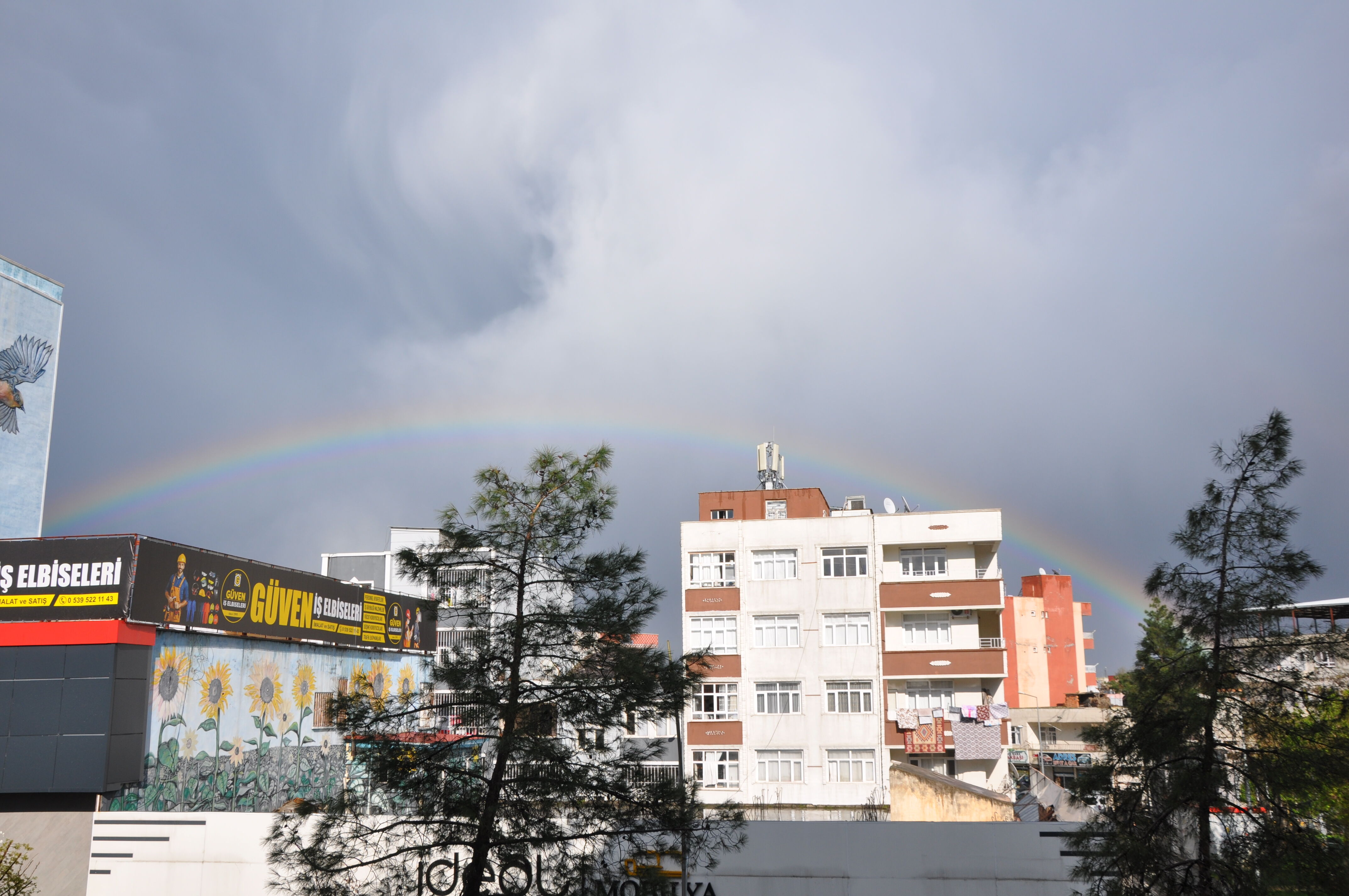 Batman Semalarında Renklerin Buluşması Gökkuşağı Şehri Süsledi (2)
