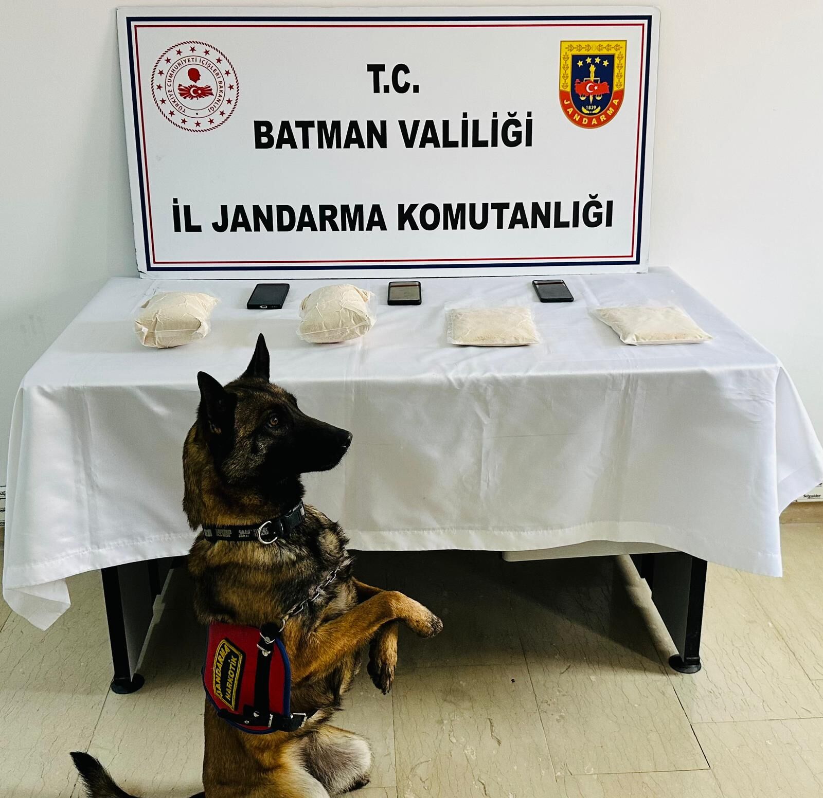 Batman’da Bir Otobüste 3 Kilo Uyuşturucu Ele Geçirildi (1)