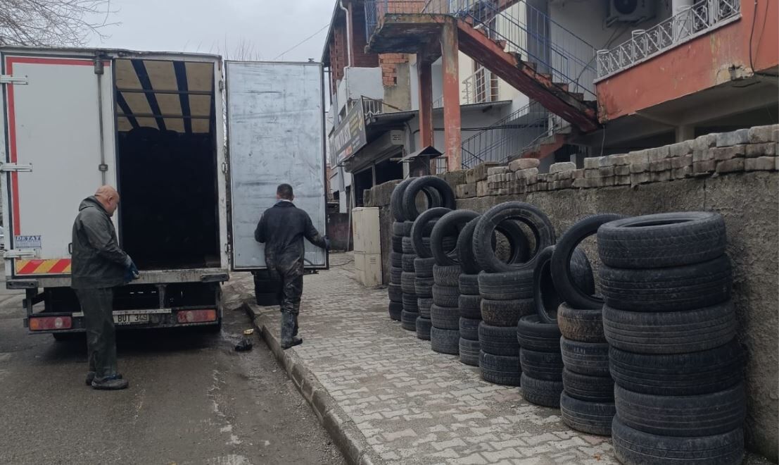 Batman’da Dev Geri Dönüşüm Seferberliği 28 Tir Atık Lastik Toplandı-1