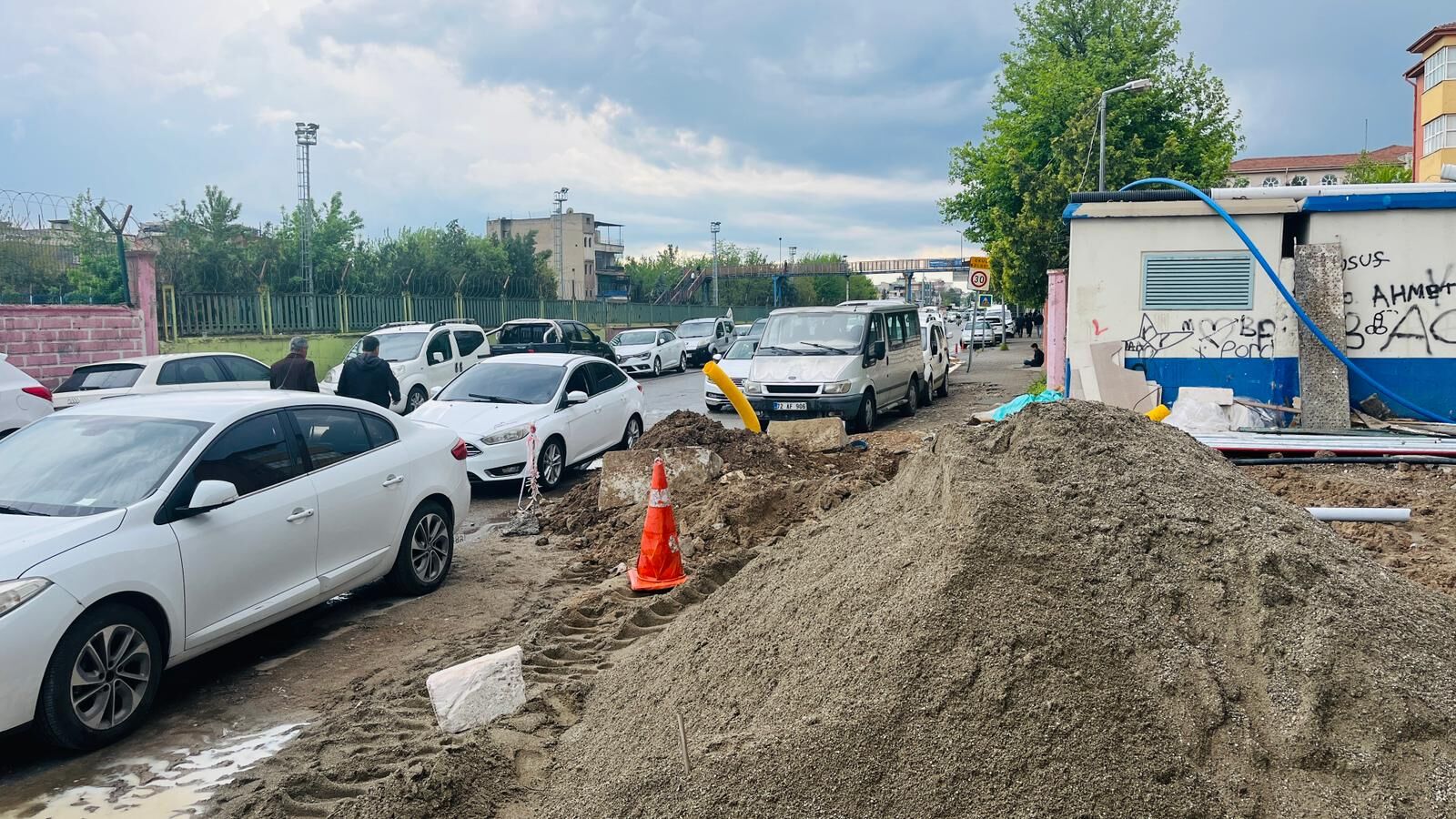 Batman’da Gelişi Güzel Park Etme Sorunu Trafik Akışı Olumsuz Etkileniyor (2)