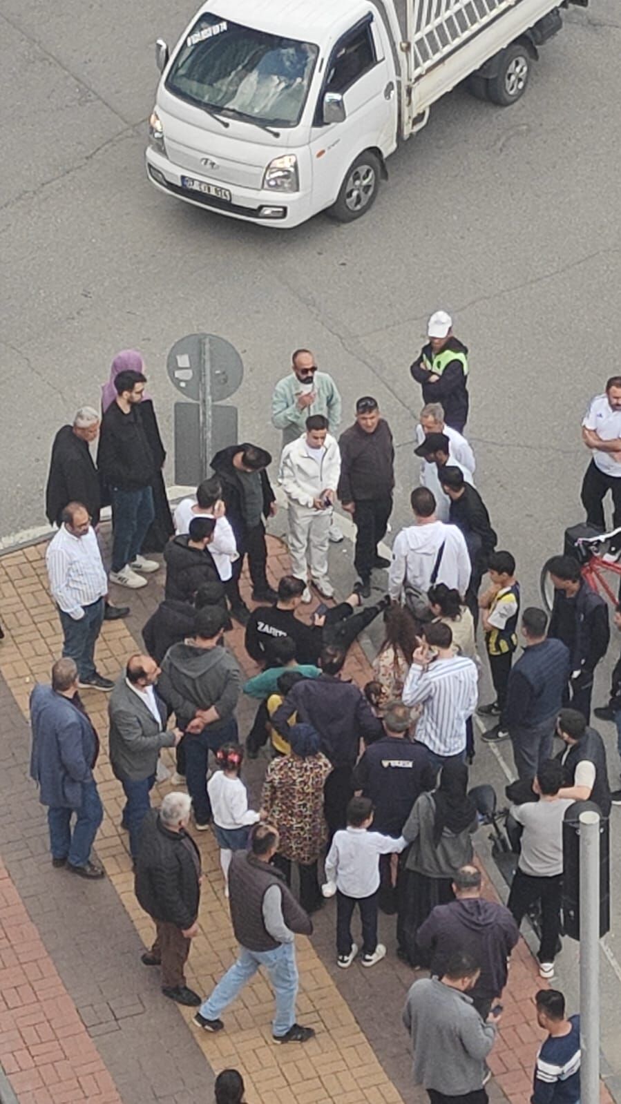 Batman'da Otomobil Scootera Çarptı 1 Genç Yaralı (3)