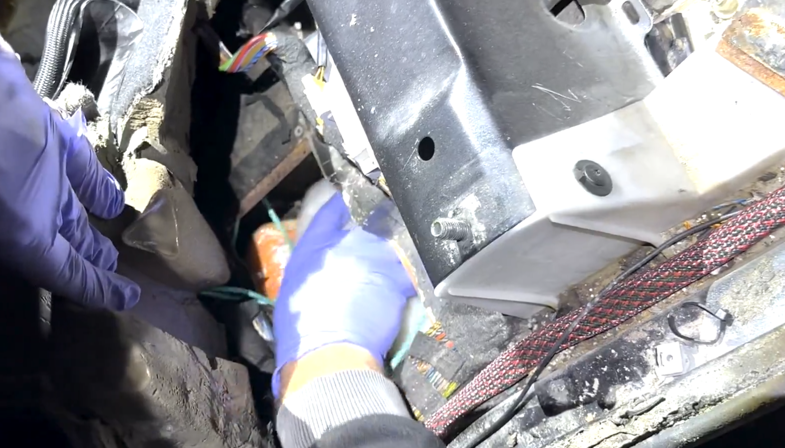 Batman’da Otomobil Tabanına Zulalanmış Uyuşturucu Ele Geçirildi-2