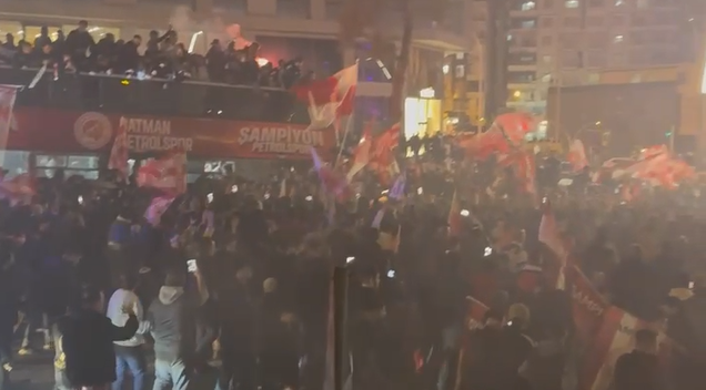 Batman’da Şampiyonluk Coşkusu Binlerce Taraftar Şampiyonu Karşıladı (3)