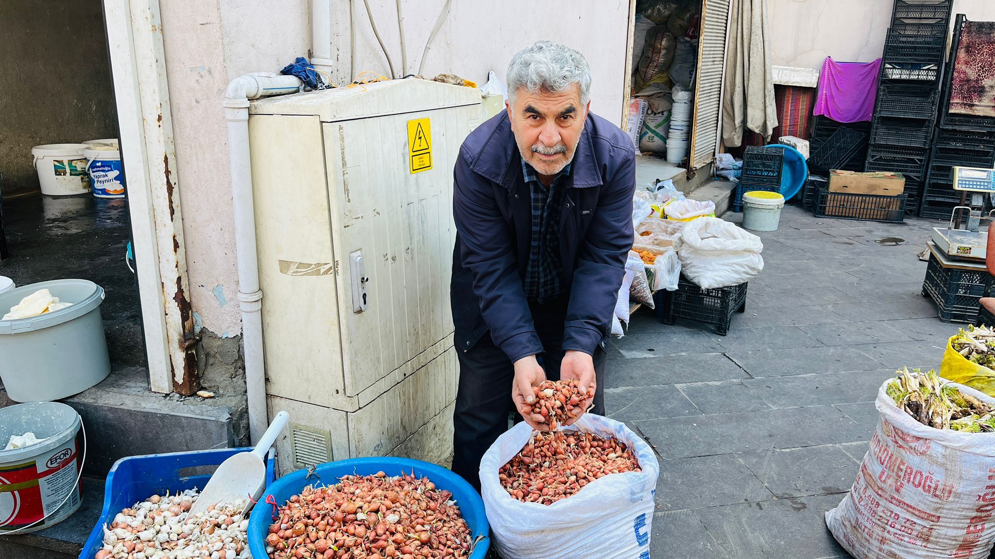 Batman’da Yağışlar Ekimi Vurdu Tohumluk Soğanlar Esnafın Elinde Kaldı (4)