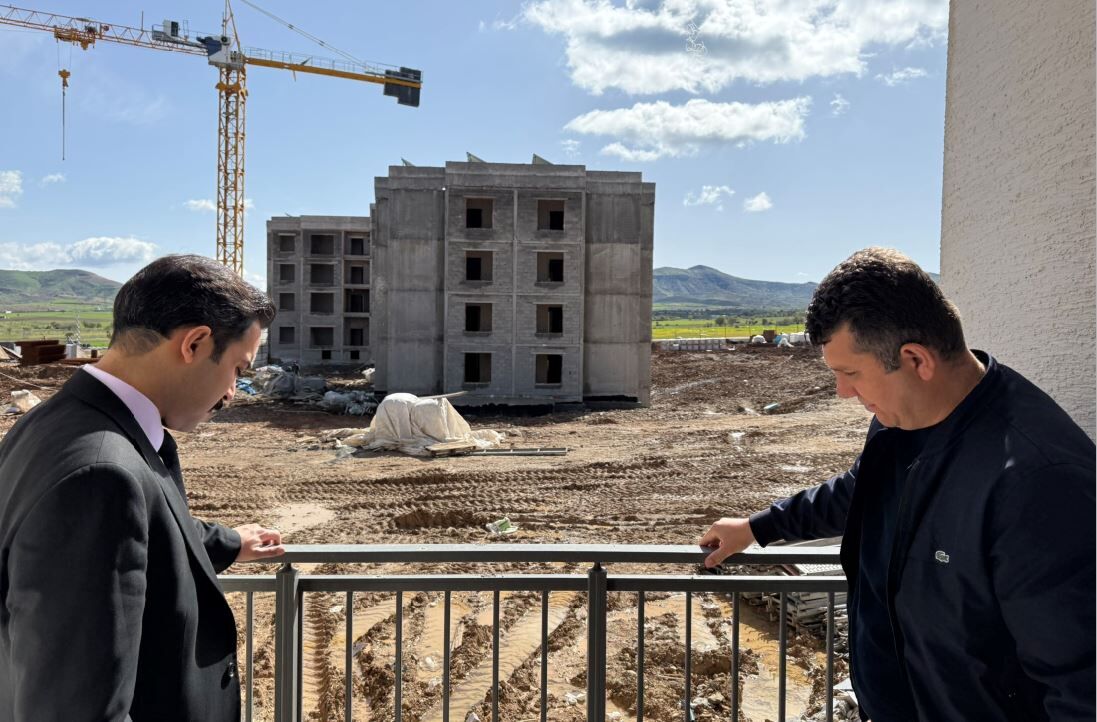 Gercüş Kaymakamı Uzun, Toki̇ İnşaat Alanını İnceledi (1)