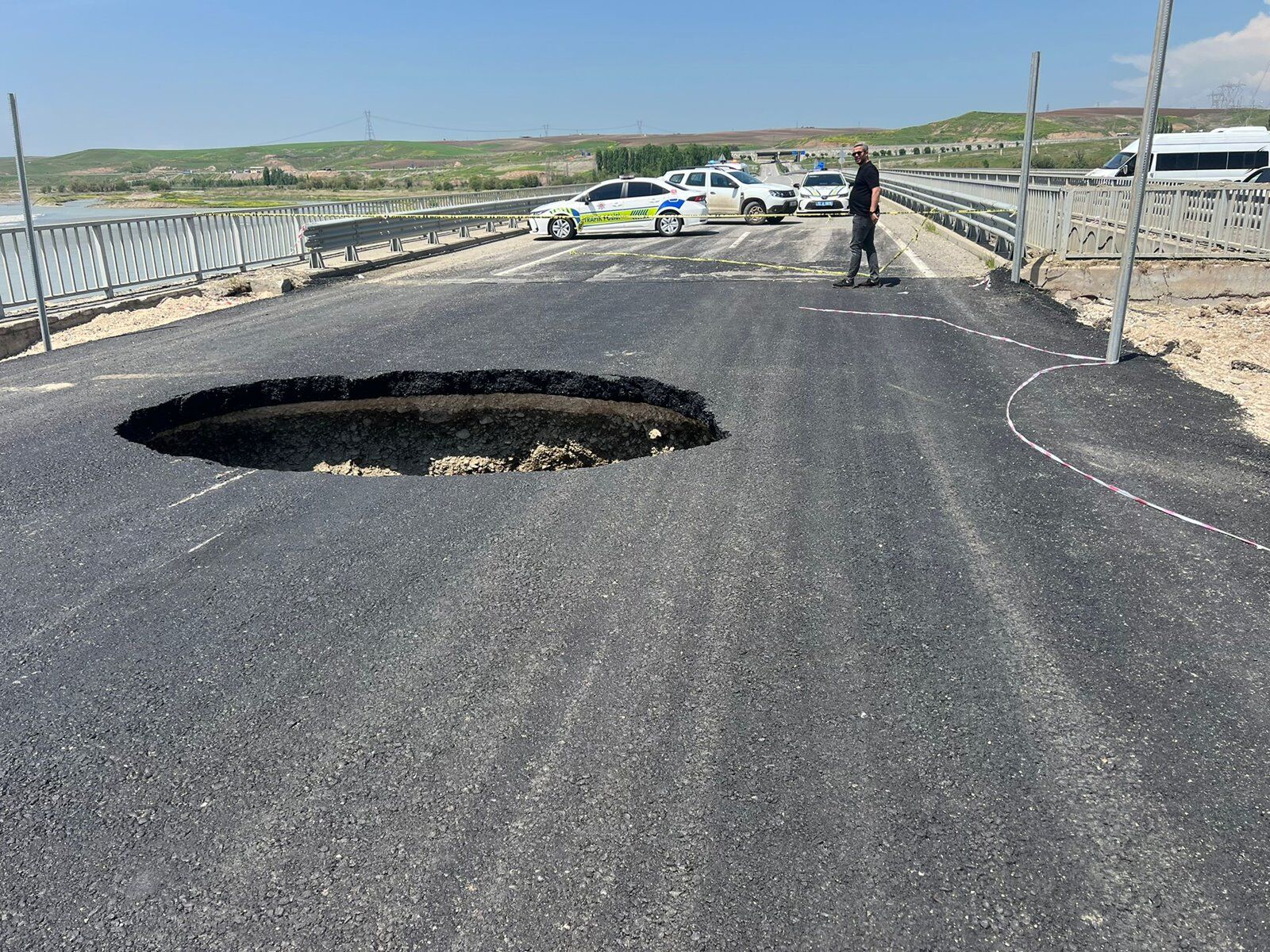 Güney Çevre Yolu'nda Sözde Onarılan Yol İki Gün Geçmeden Yine Çöktü! (1)
