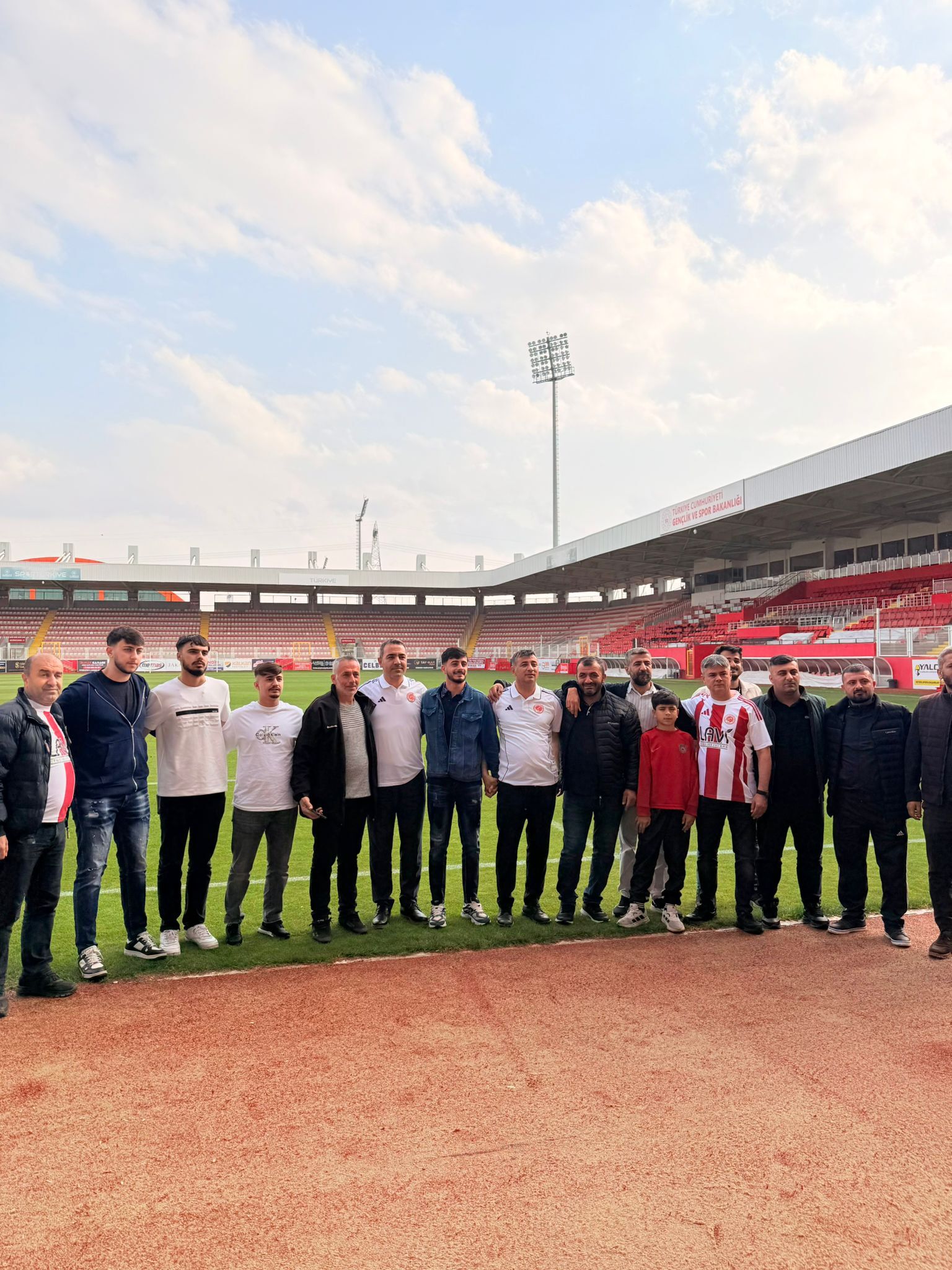 Habizbinililer Derneği, Petrolspor’un Yanında (1)