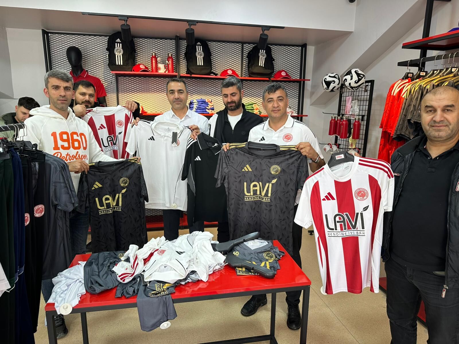 Habizbinililer Derneği, Petrolspor’un Yanında (2)