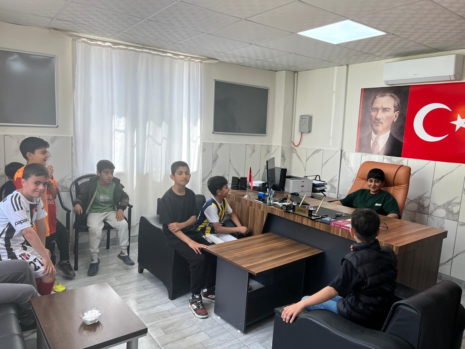 Kardelen Mahallesi’nde Koltuk Çocukların Minik Muhtardan Kütüphane Ve Saha Talimatı-1