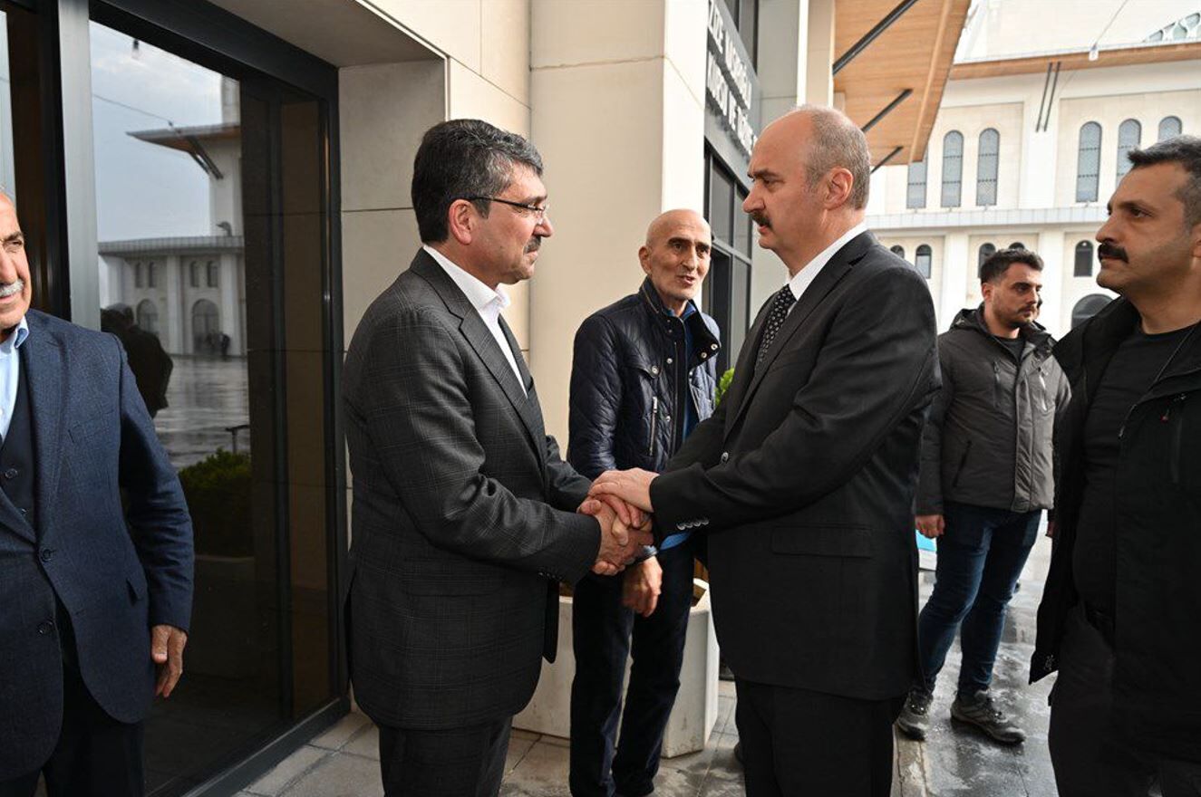 Vali Canalp’ten Milletvekili Nasıroğlu’na Taziye Ziyareti (2)