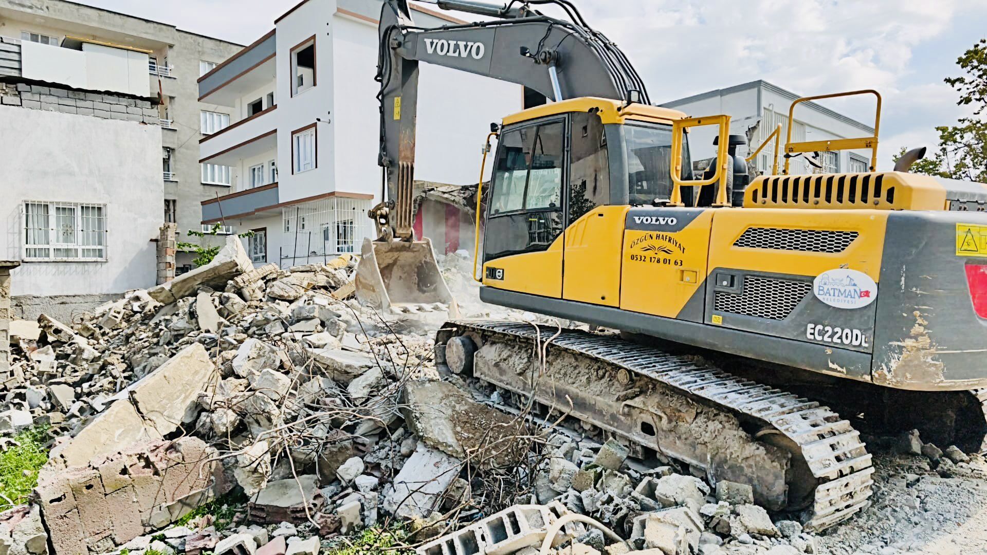 Vatandaş İstedi, Belediye Yıktı Batman'da Metruk Yapılarla Mücadele Kararlılıkla Sürüyor (2)