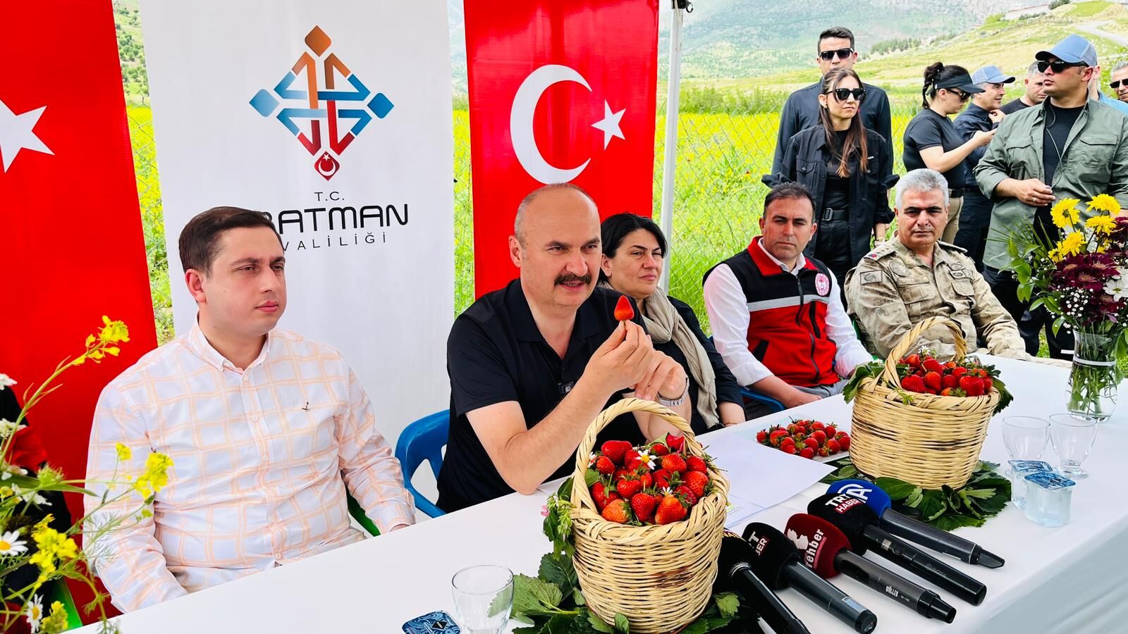 400 Ailenin Geçim Kaynağı Çilekte Hasat Zamanı (2)