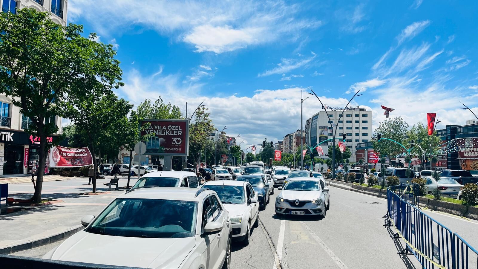 Ana Cadde Kapalı (2)